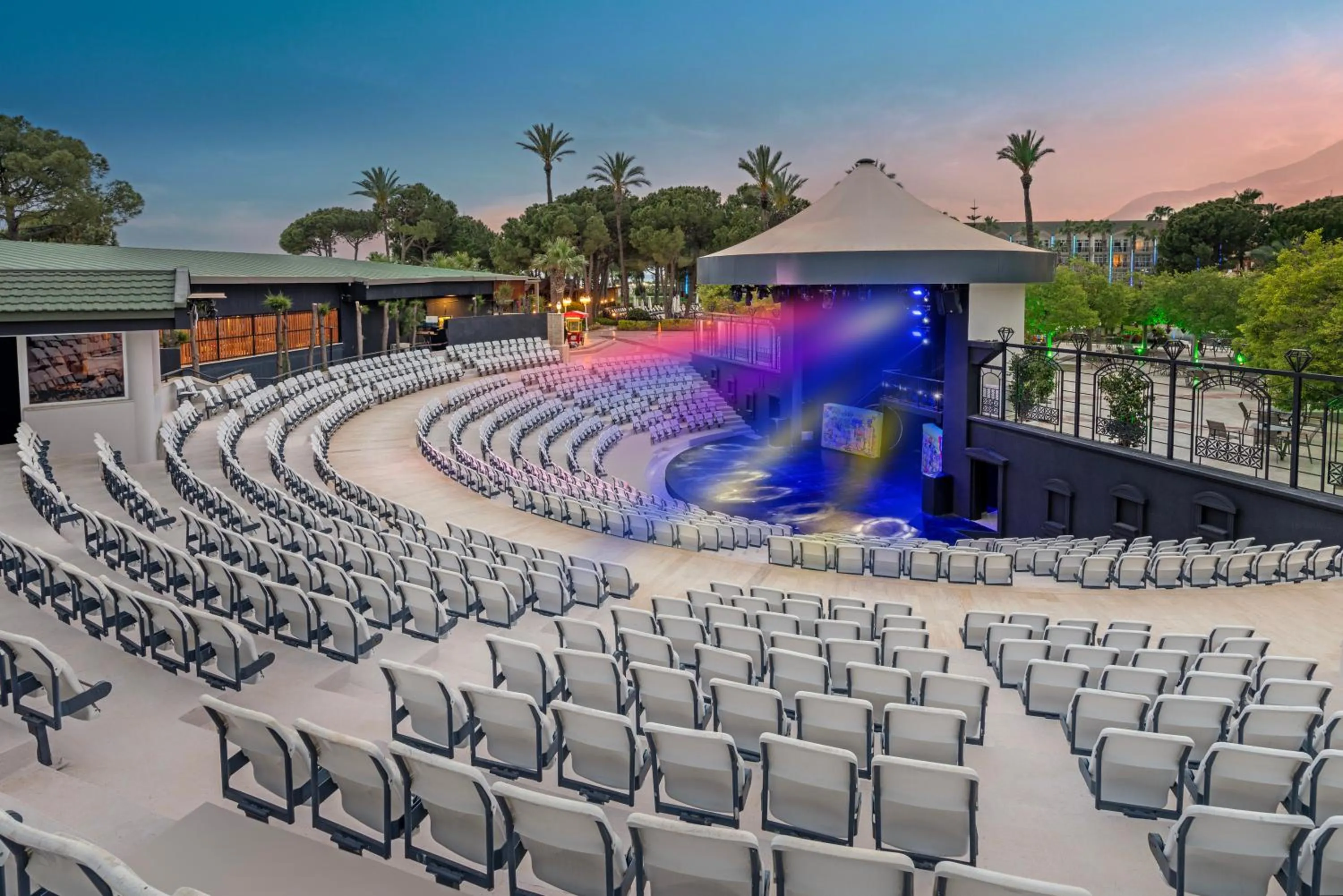 Entertainment in Dobedan World Palace Hotel ''Ex Brand Alva Donna World Palace ''