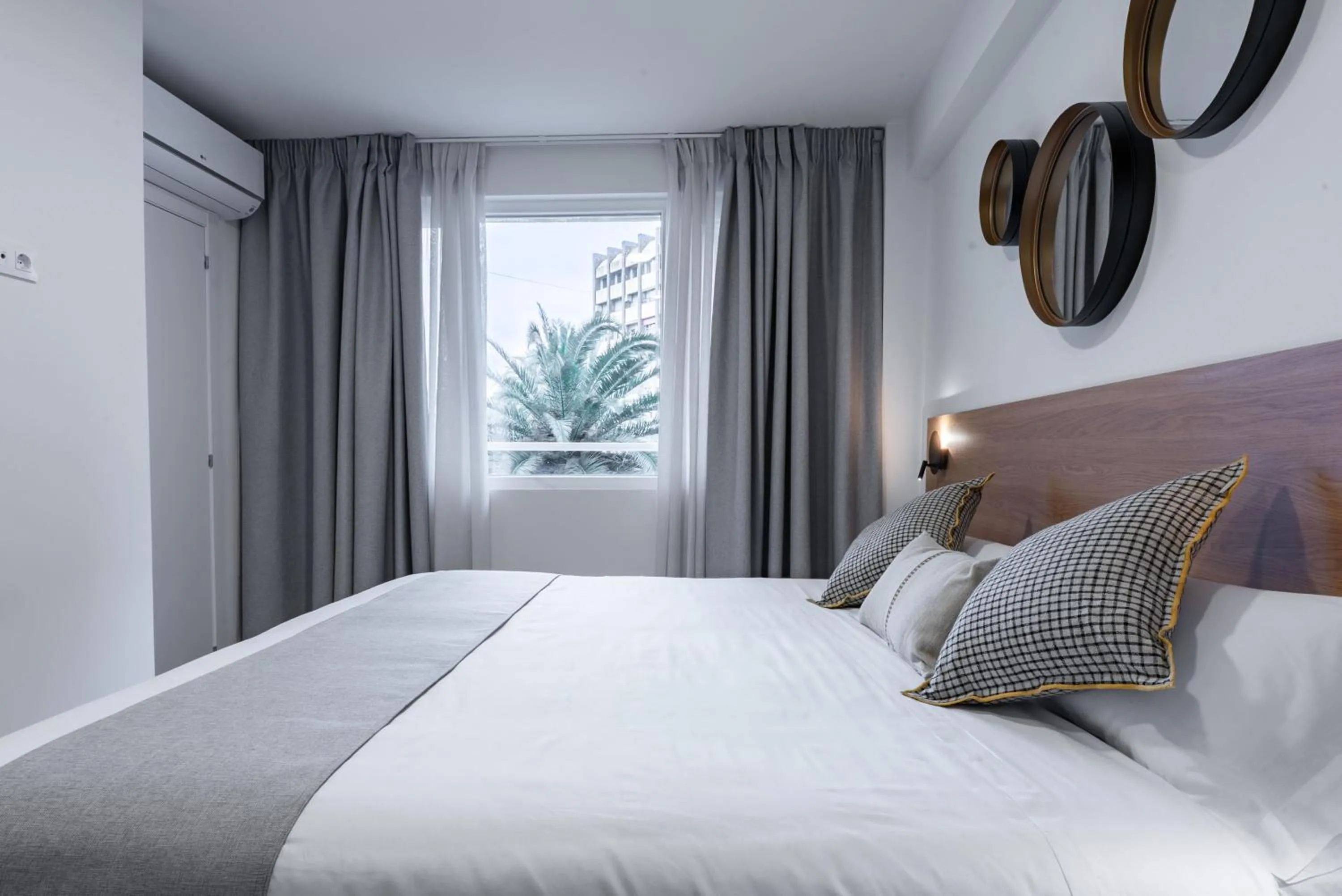 Bed in Smartr Valencia Turia