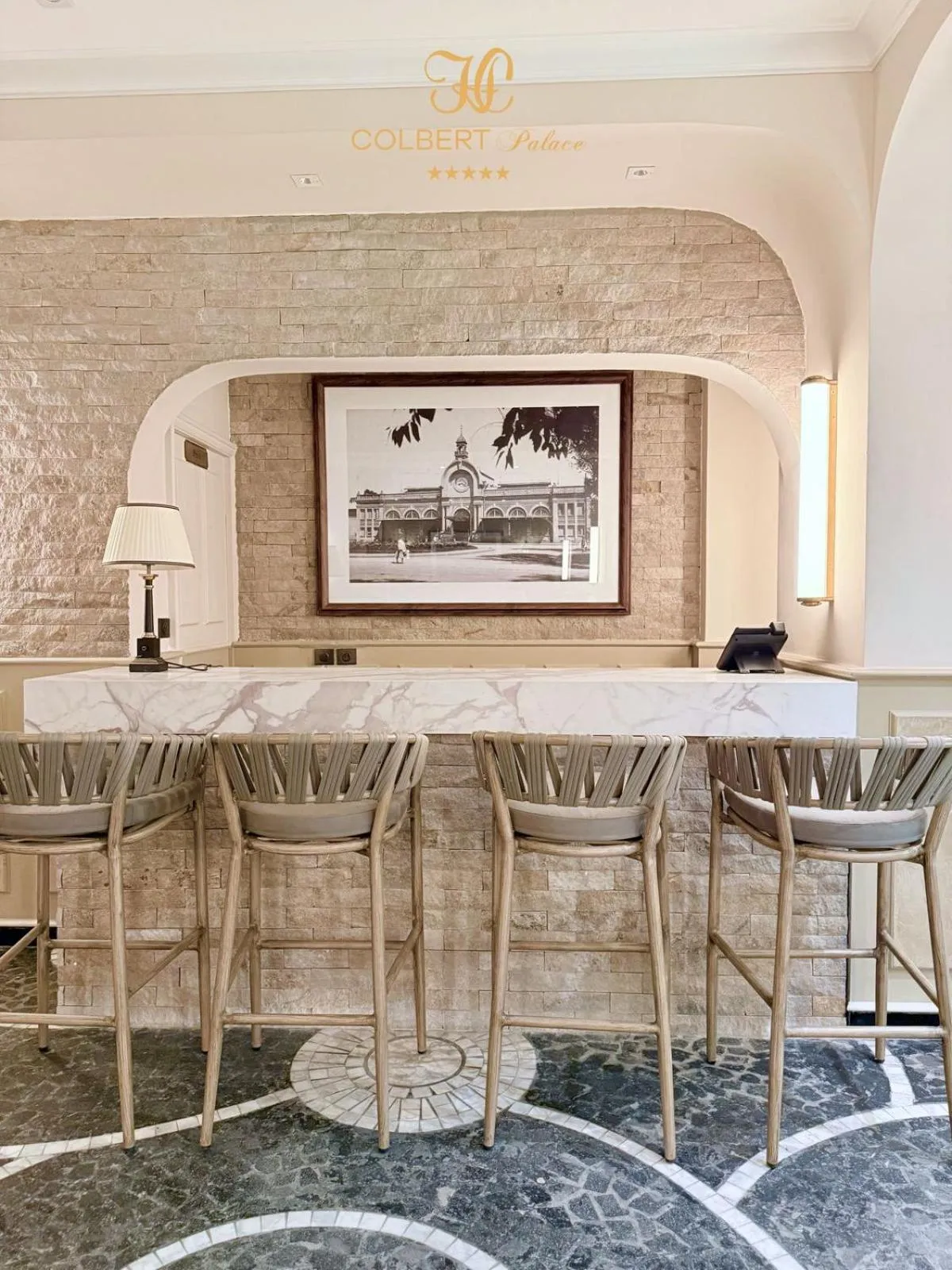 Swimming pool in Hôtel Colbert Palace