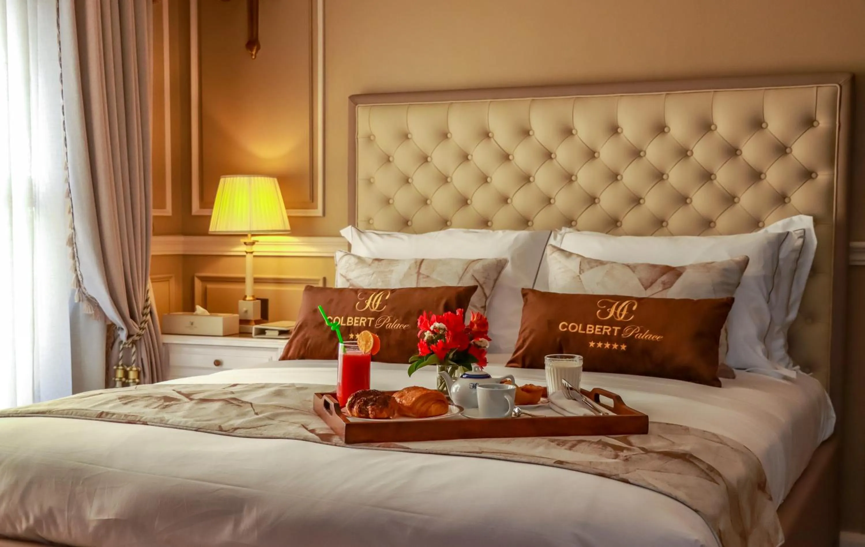 Bed in Hôtel Colbert Palace