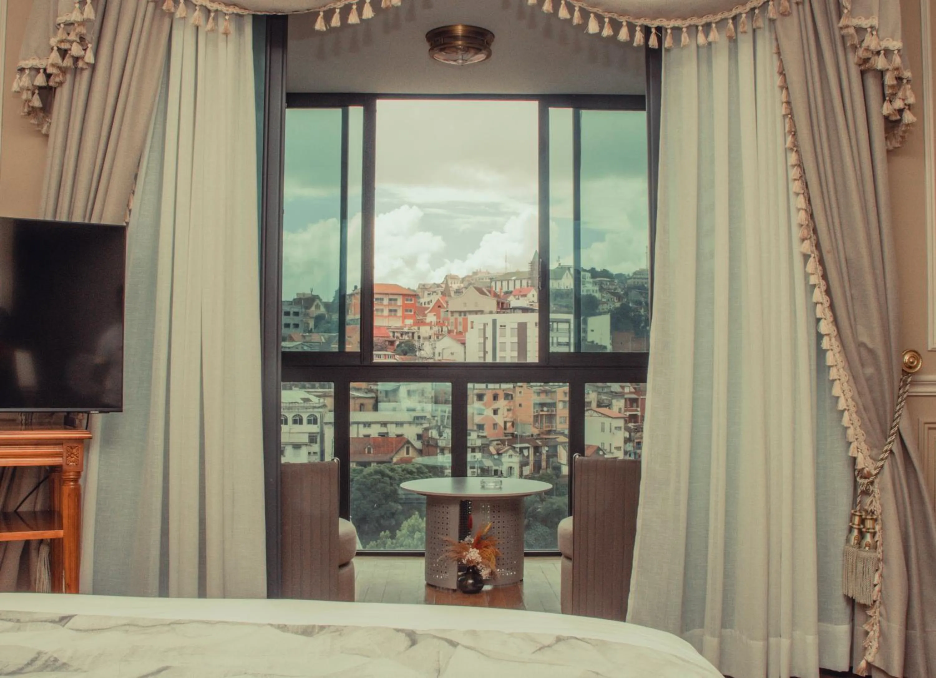 Bed in Hôtel Colbert Palace