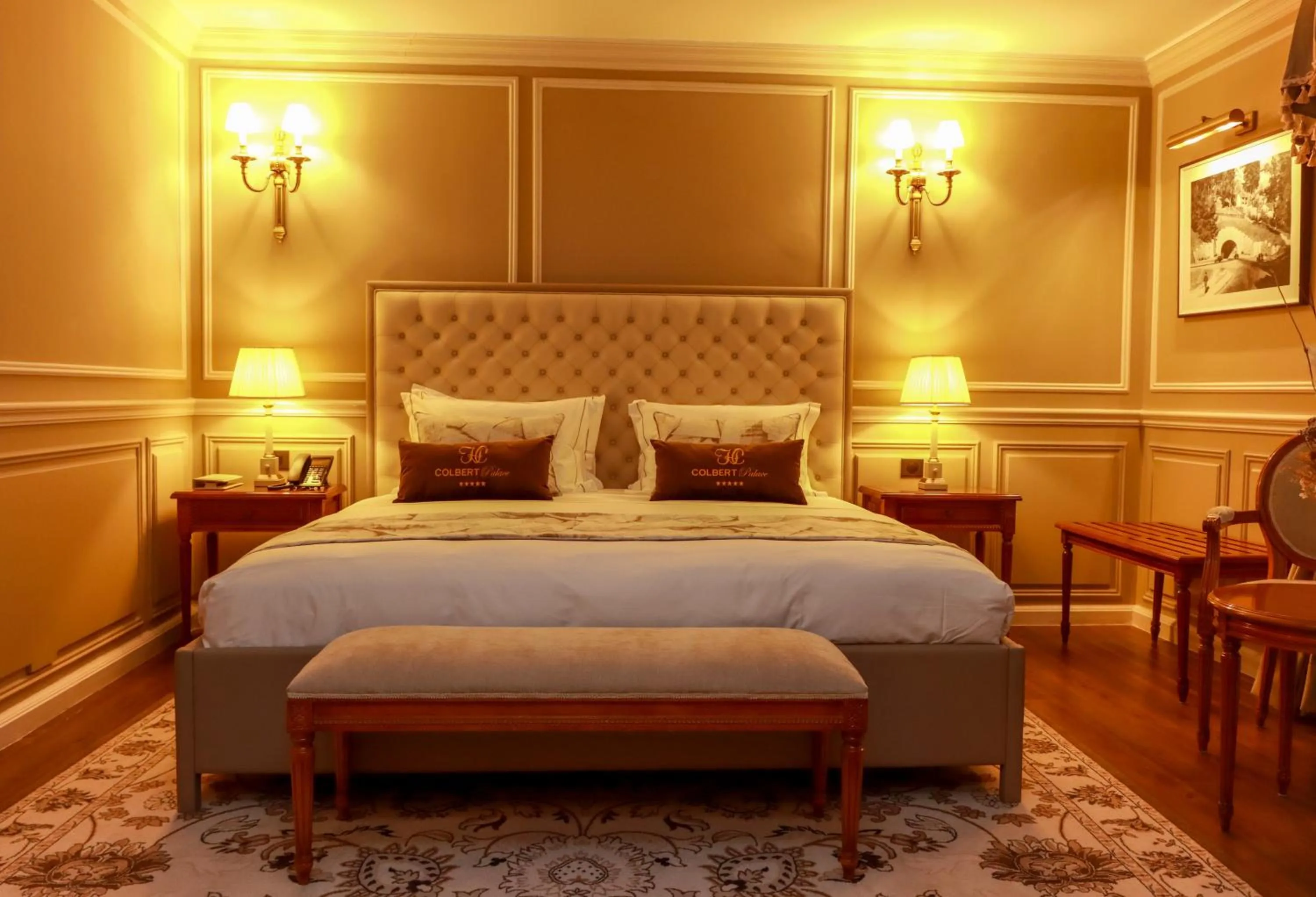 Bed in Hôtel Colbert Palace