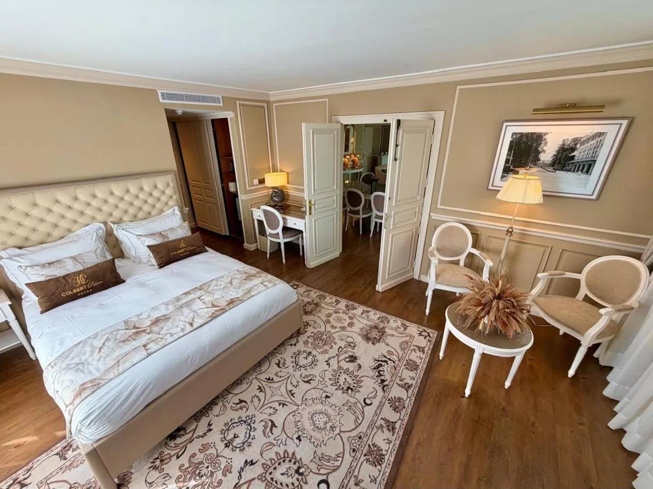 Bed in Hôtel Colbert Palace