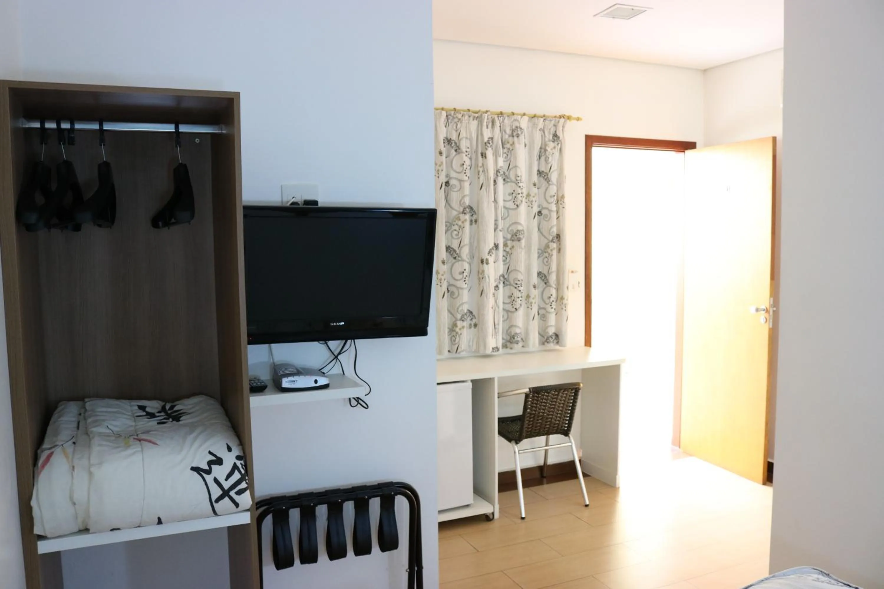 TV and multimedia, Bed in Hotel Oly Plaza