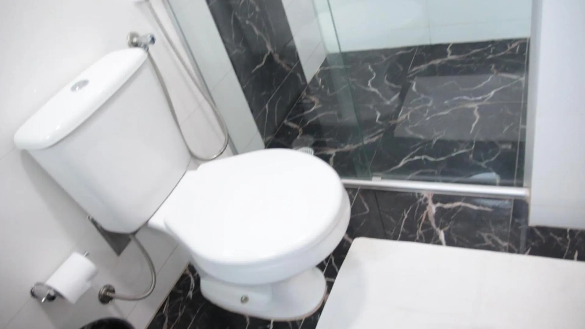 Shower in Hotel Oly Plaza