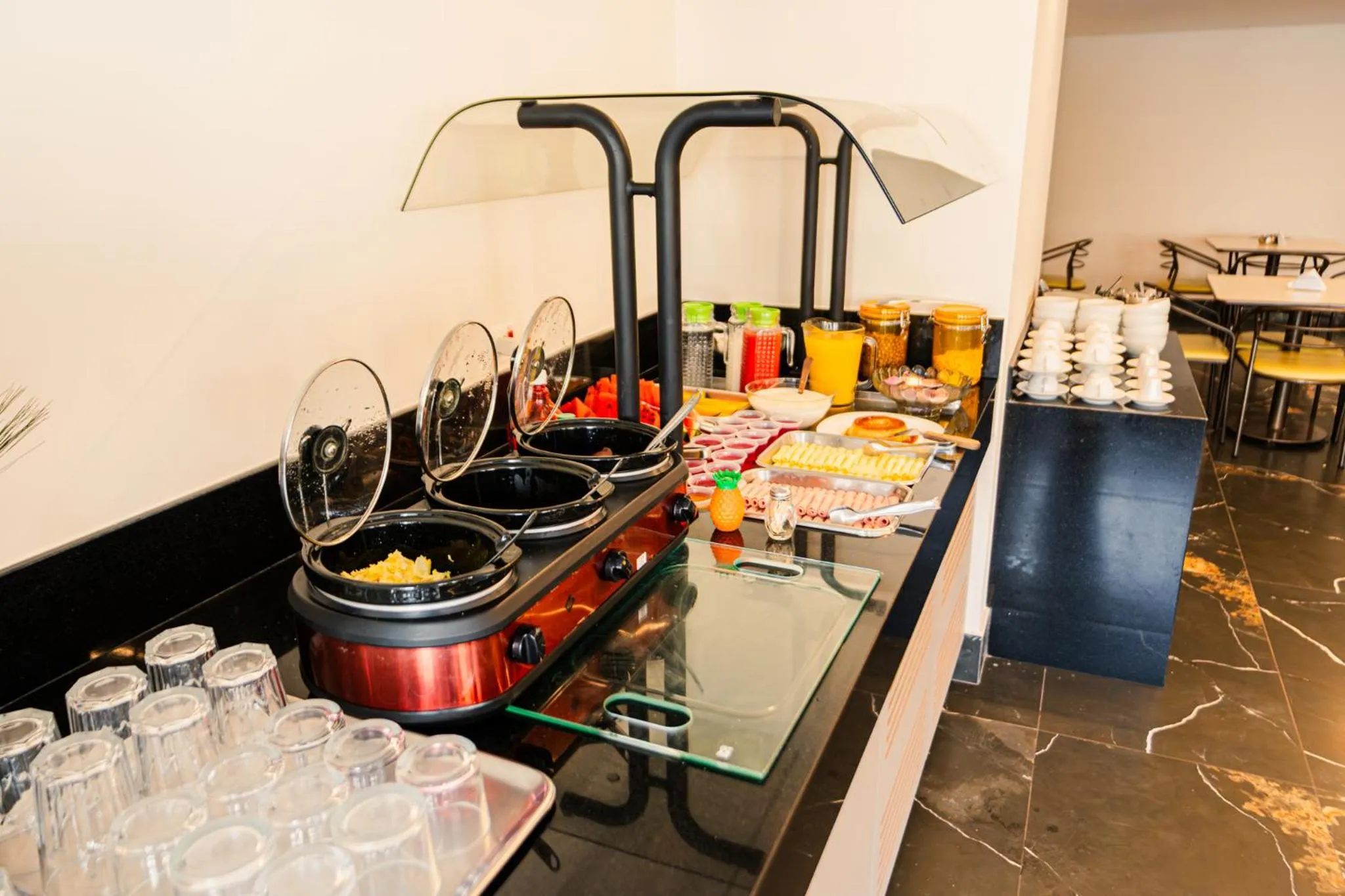 Breakfast in Hotel Oly Plaza