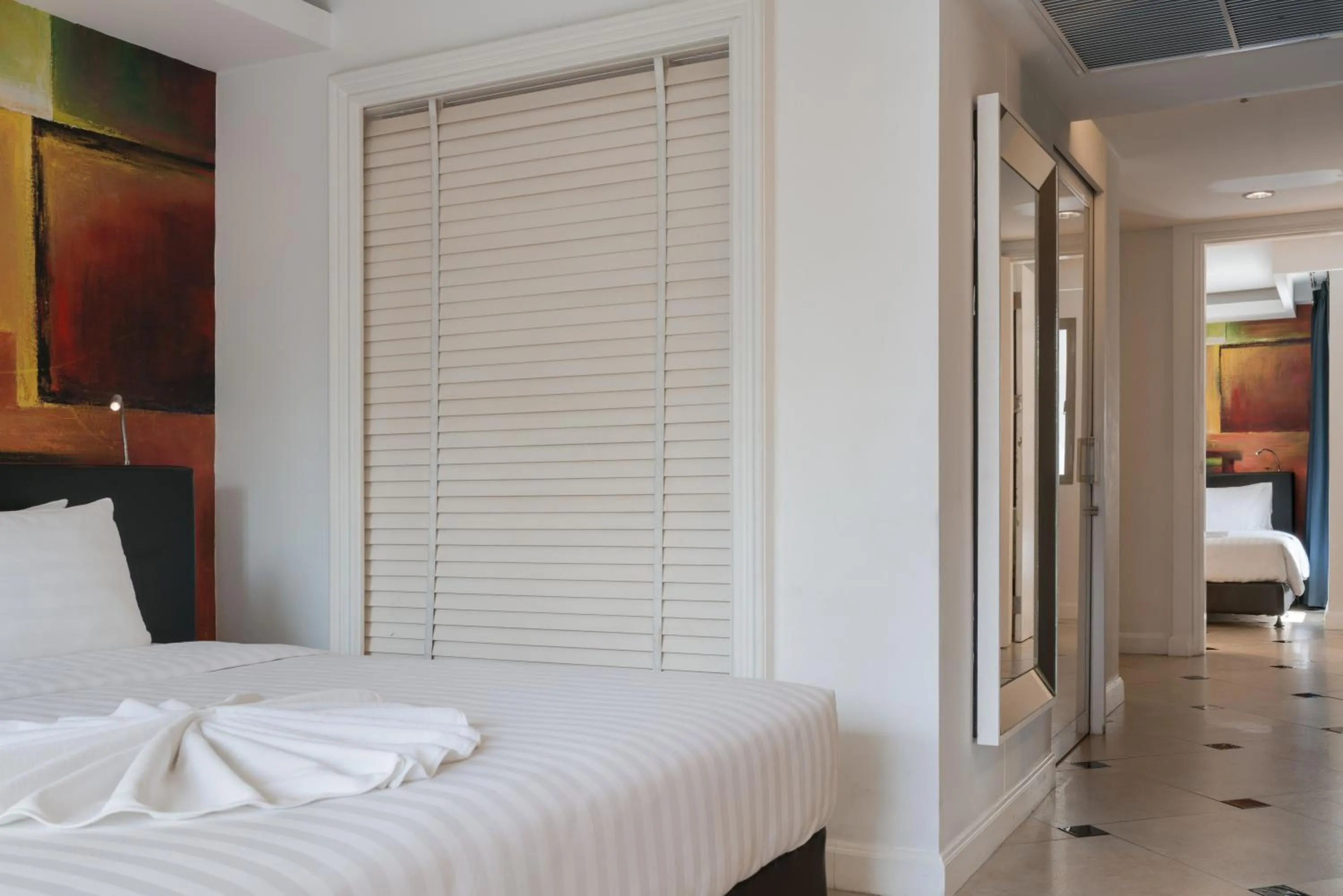 Photo of the whole room, Bed in Skye Hotel Bangkok