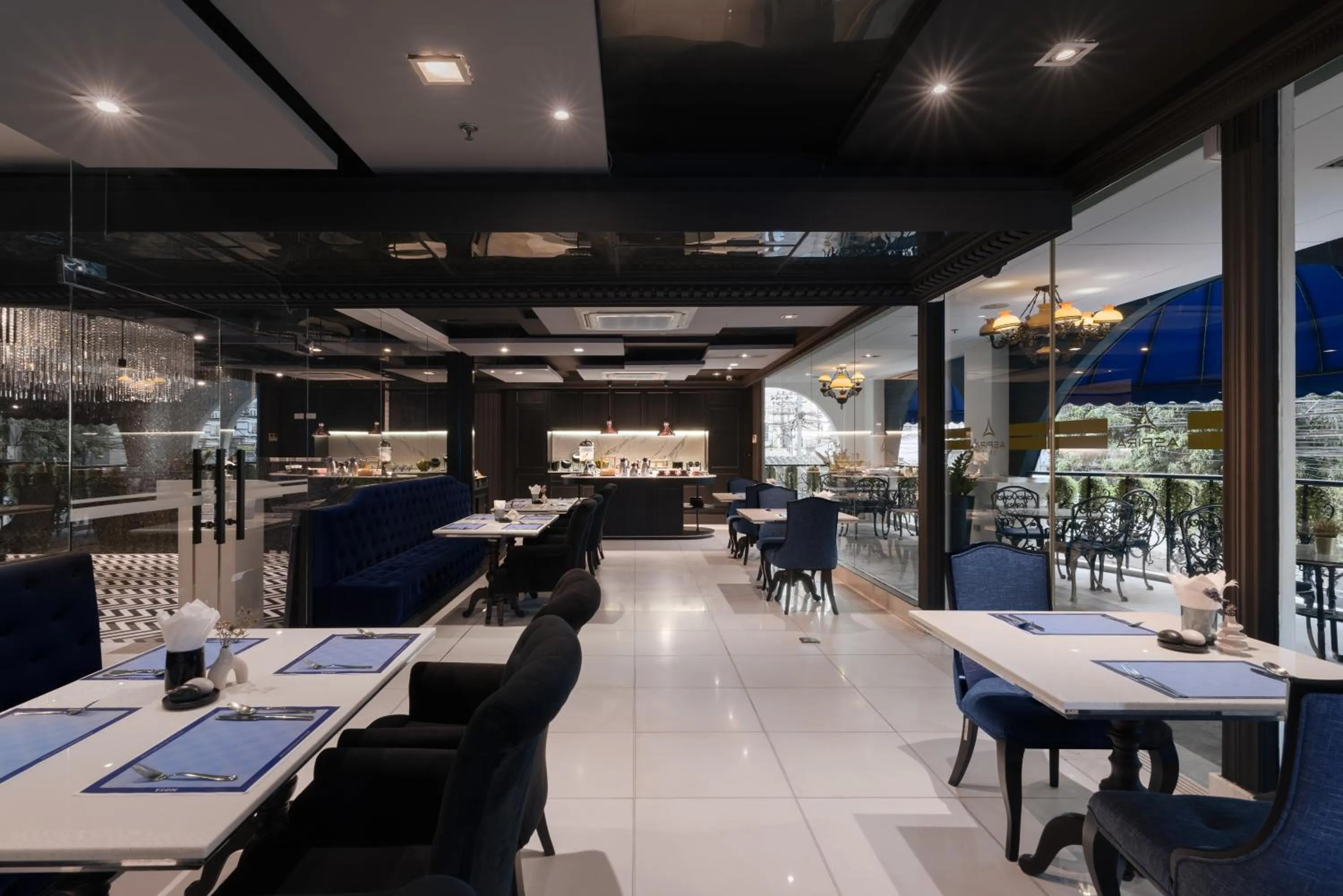 Restaurant/places to eat in Skye Hotel Bangkok