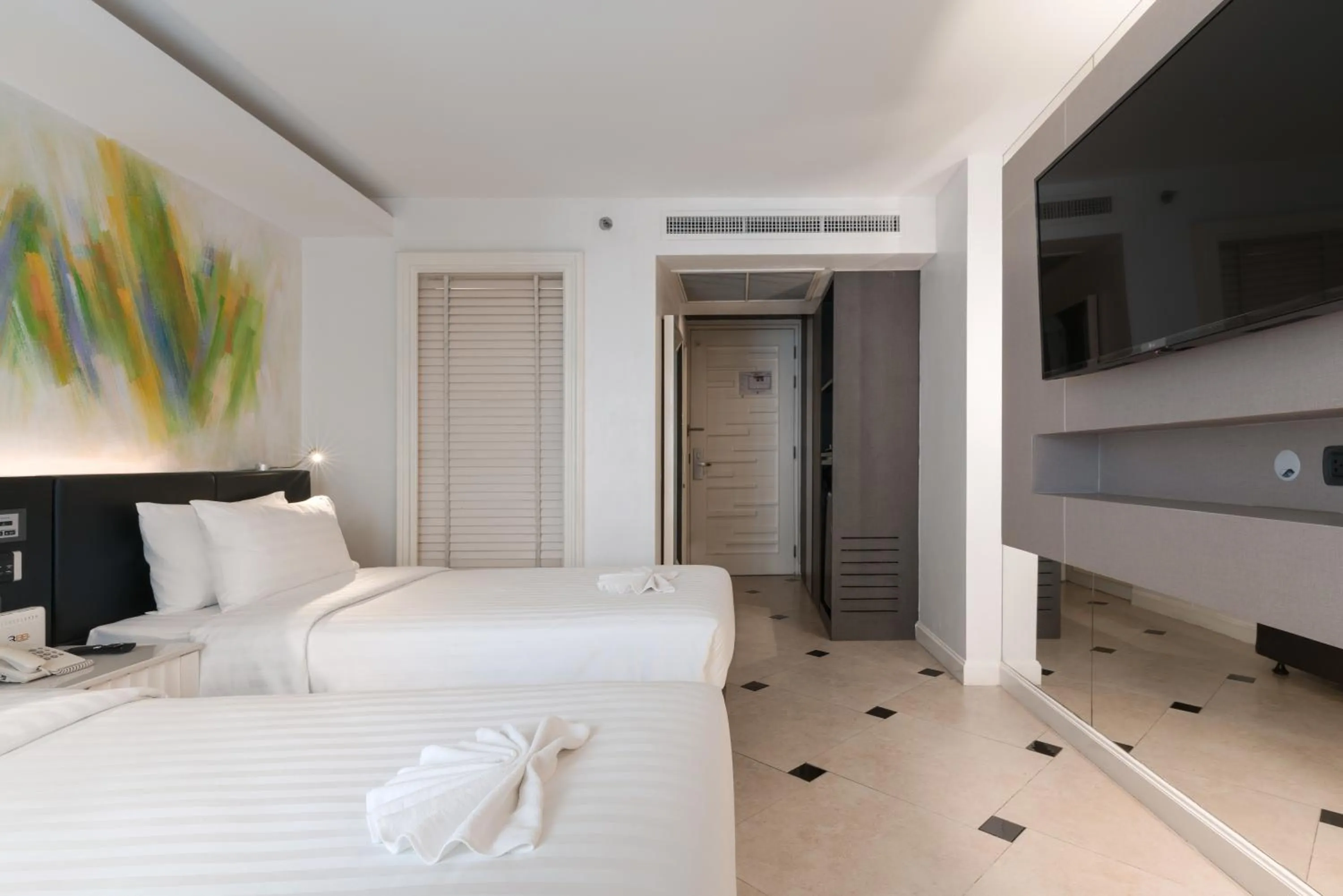 Bedroom, Bed in Skye Hotel Bangkok