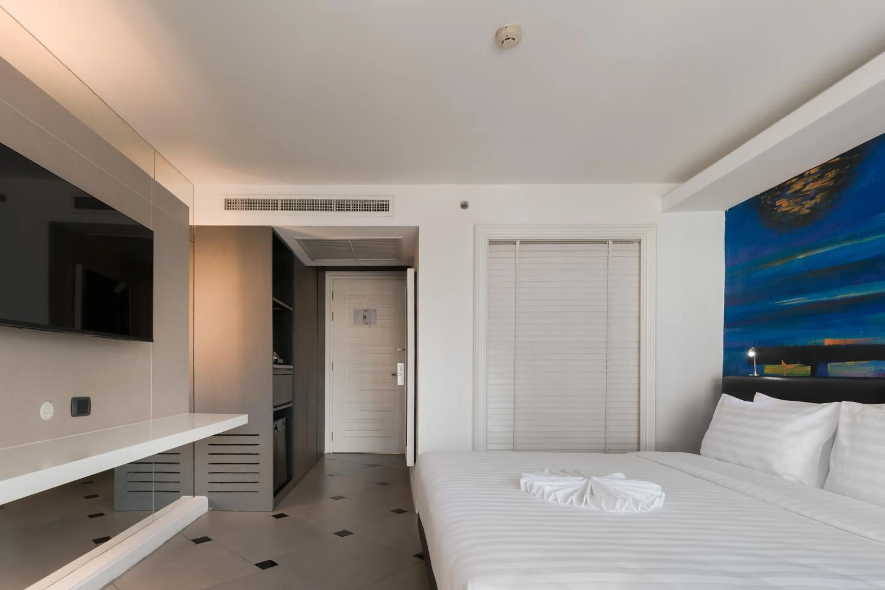 Bedroom, Bed in Skye Hotel Bangkok