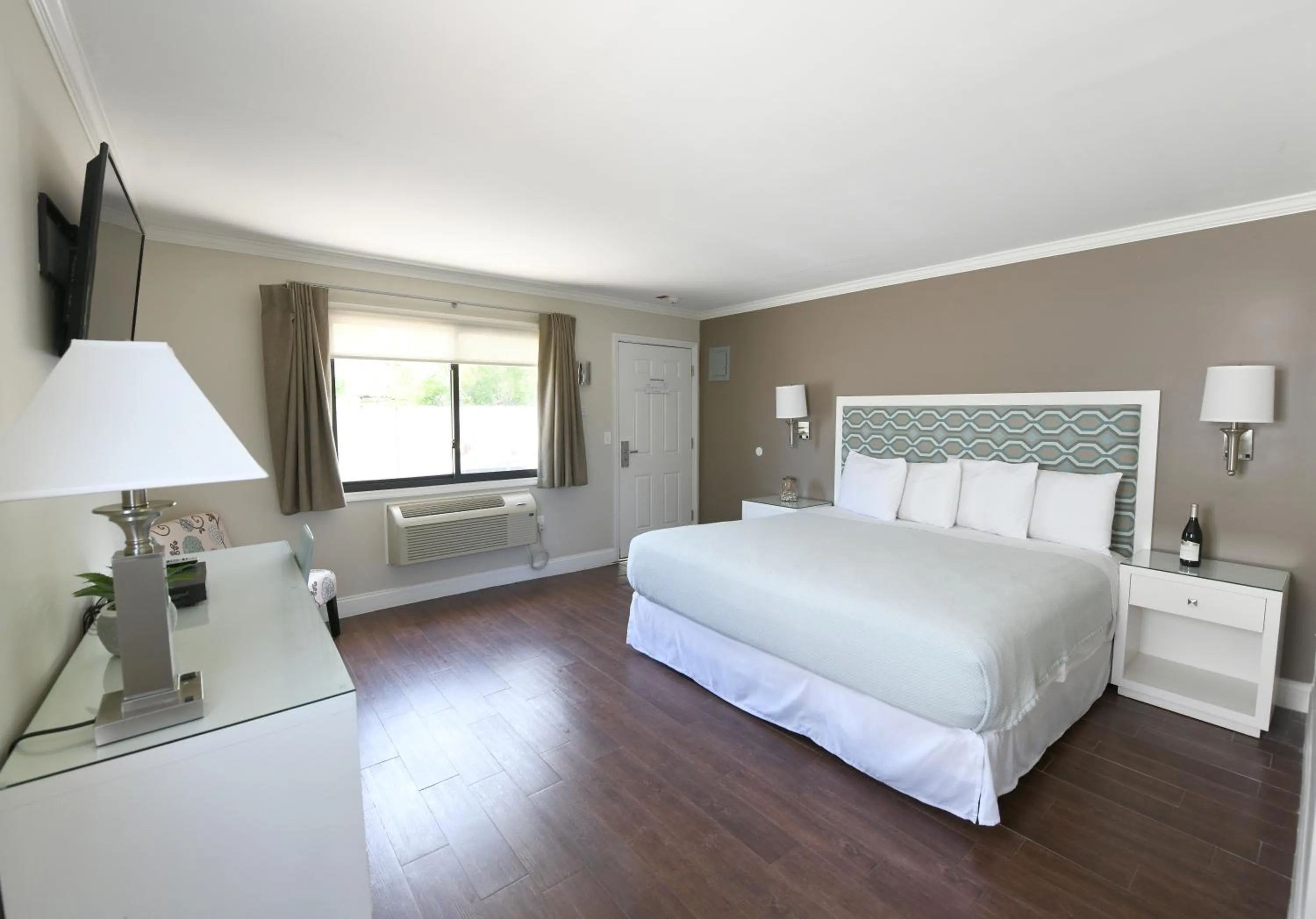 Photo of the whole room in Bayview Resort