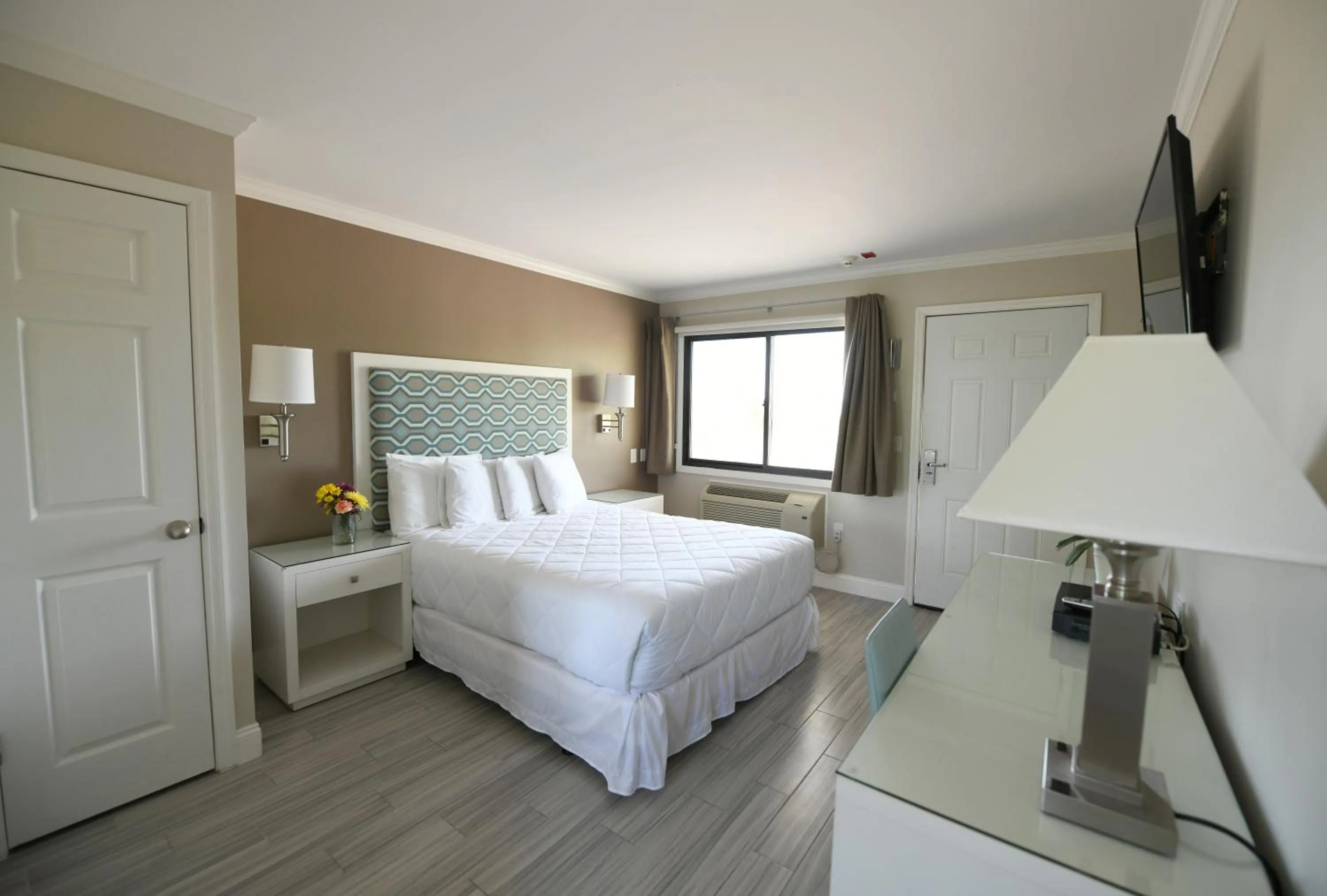 Photo of the whole room in Bayview Resort