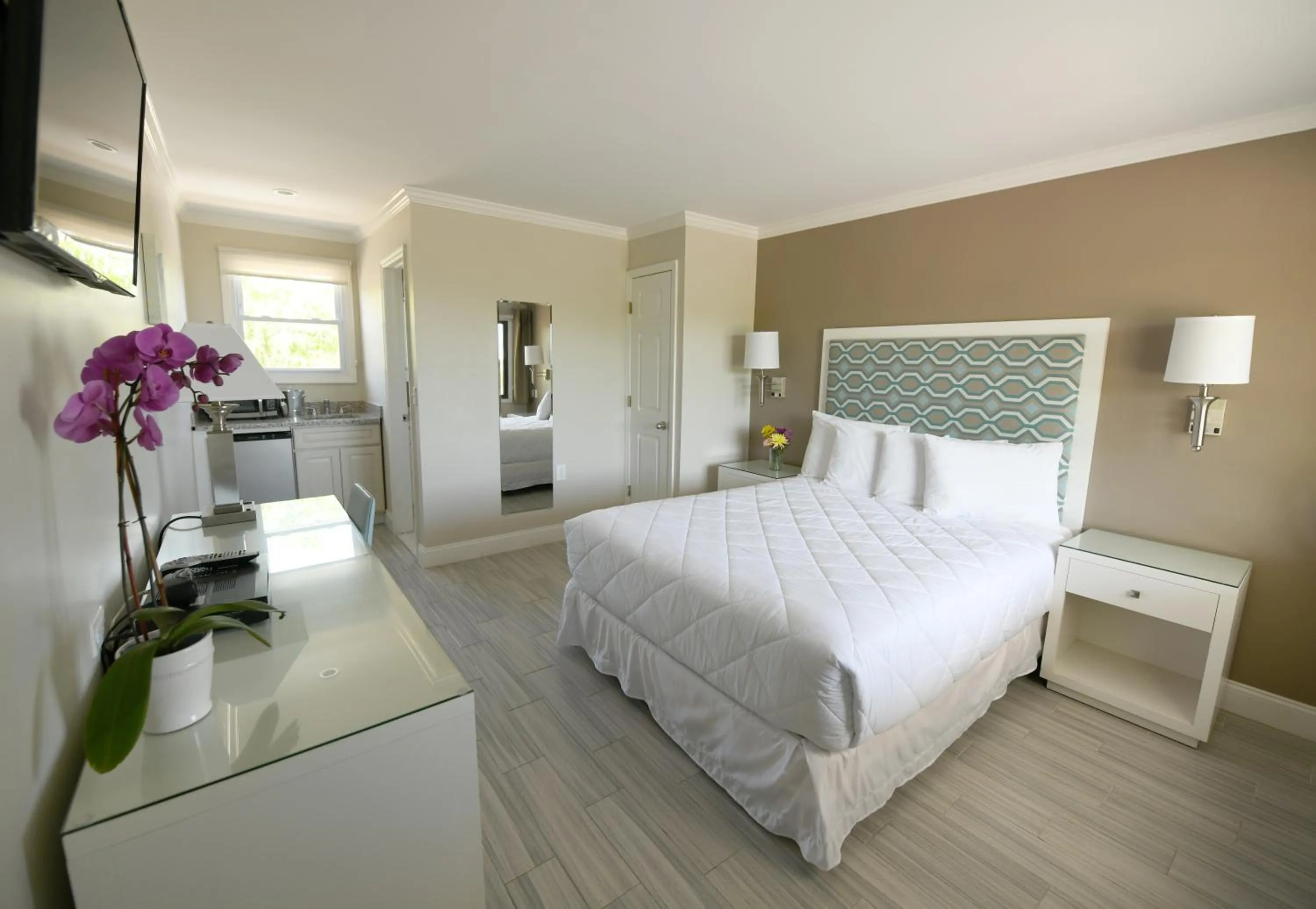 Photo of the whole room in Bayview Resort