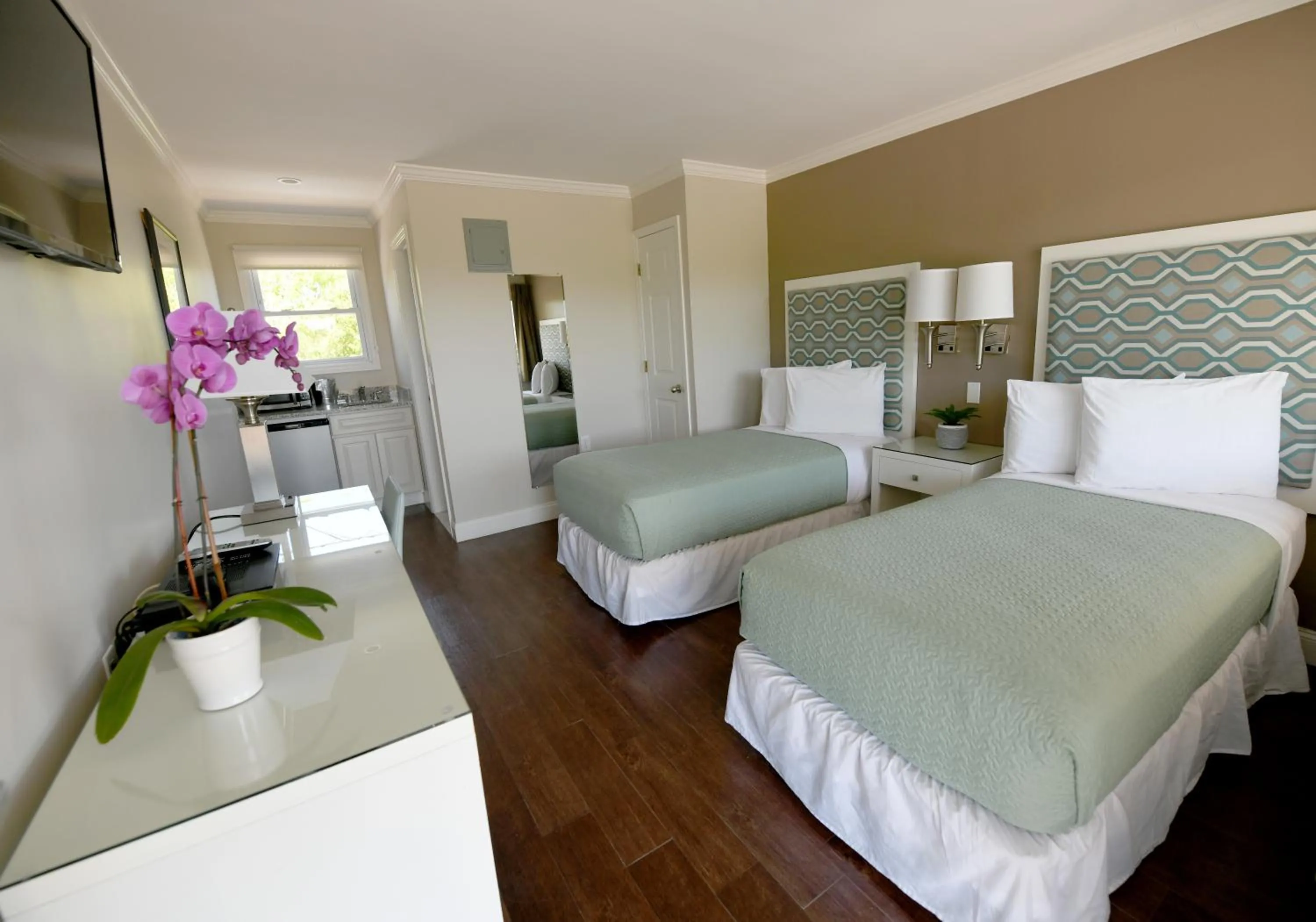 Photo of the whole room in Bayview Resort