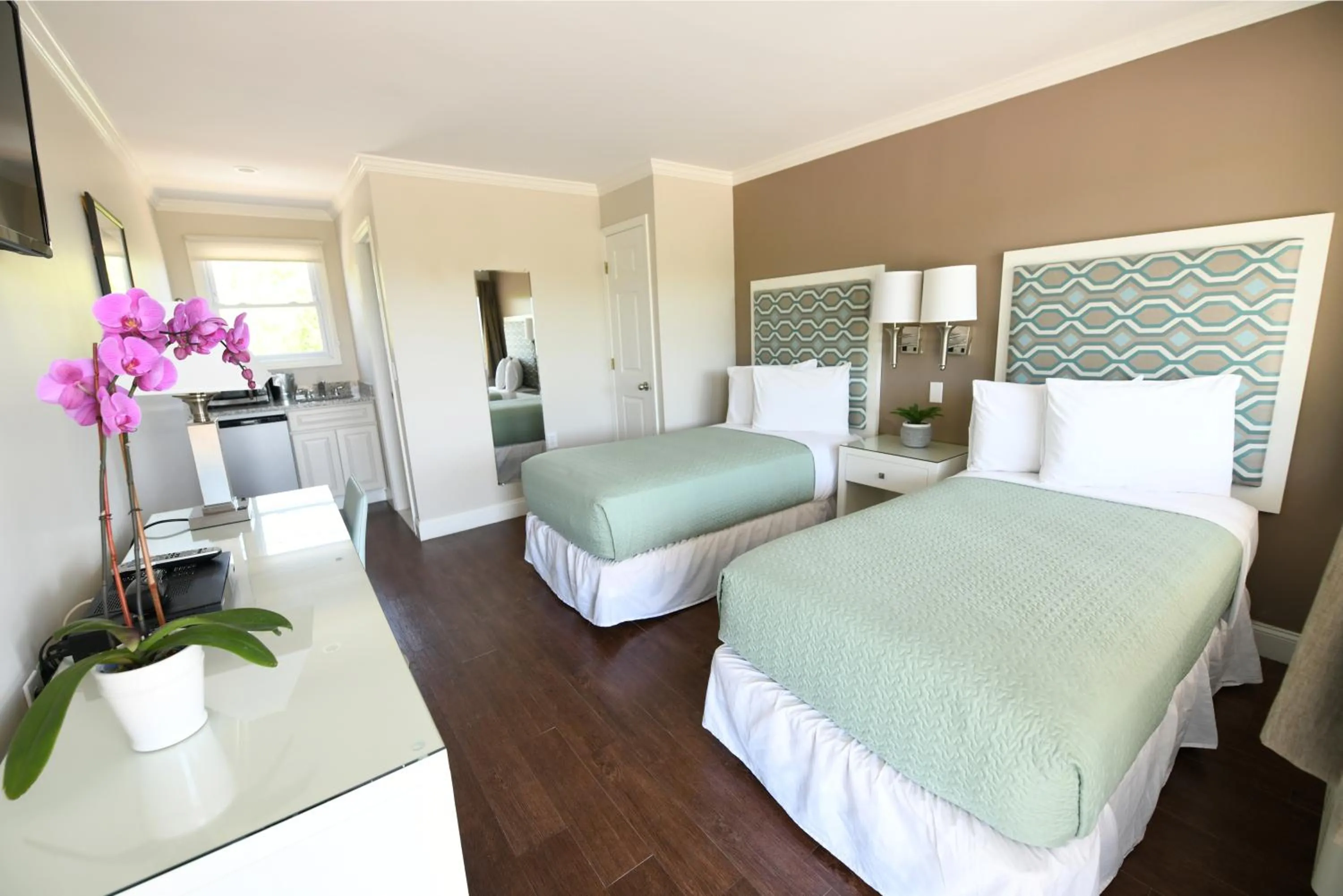 Photo of the whole room in Bayview Resort