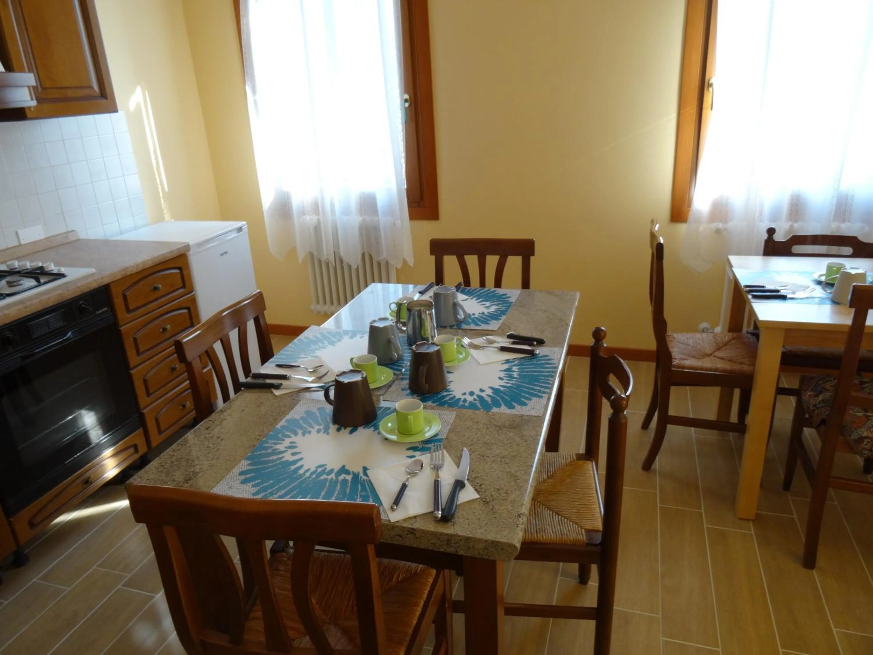 Communal kitchen in B&B Giardino di Ro