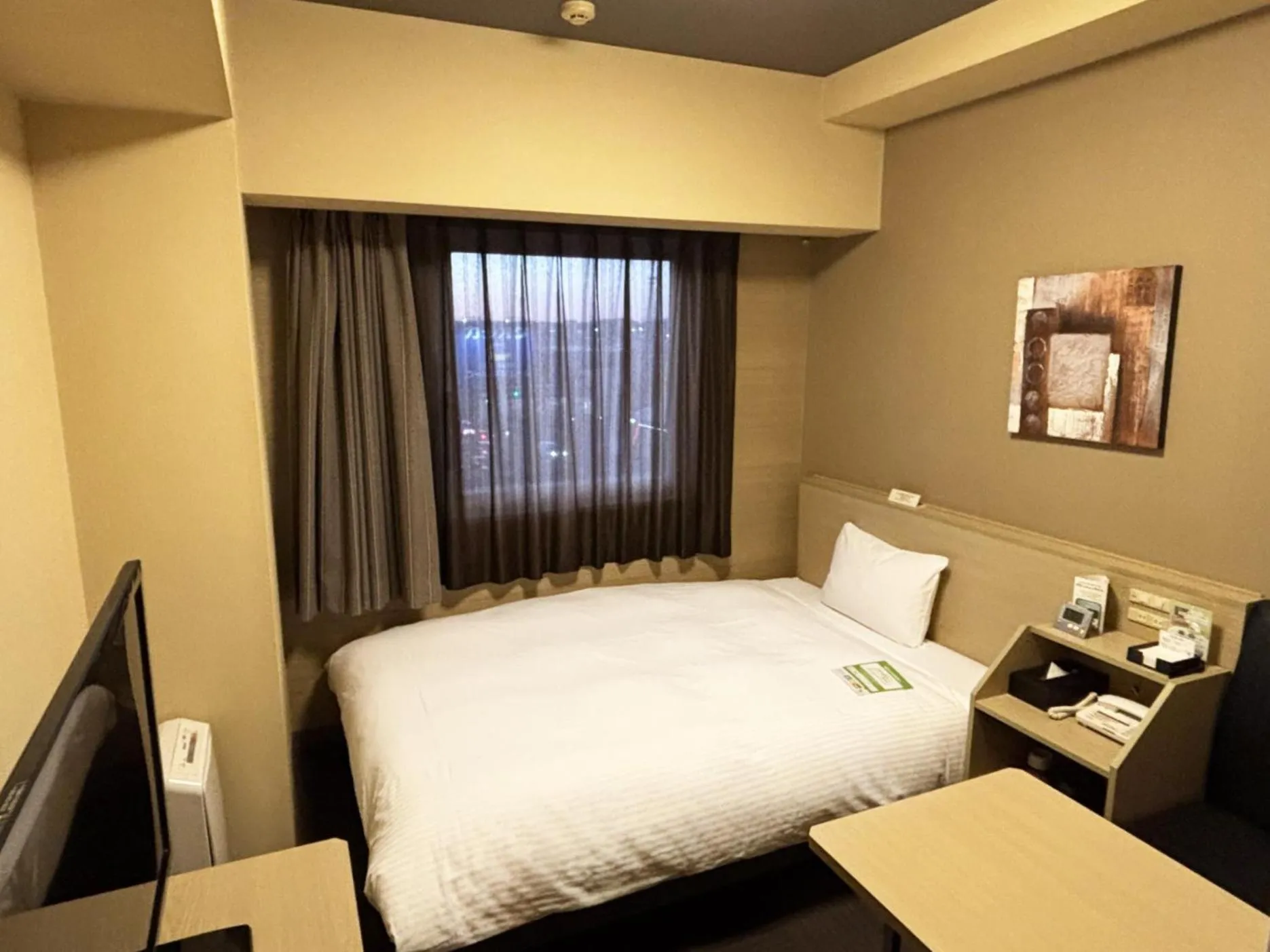 Photo of the whole room, Bed in Hotel Route Inn Hamamatsu Dealer Dori