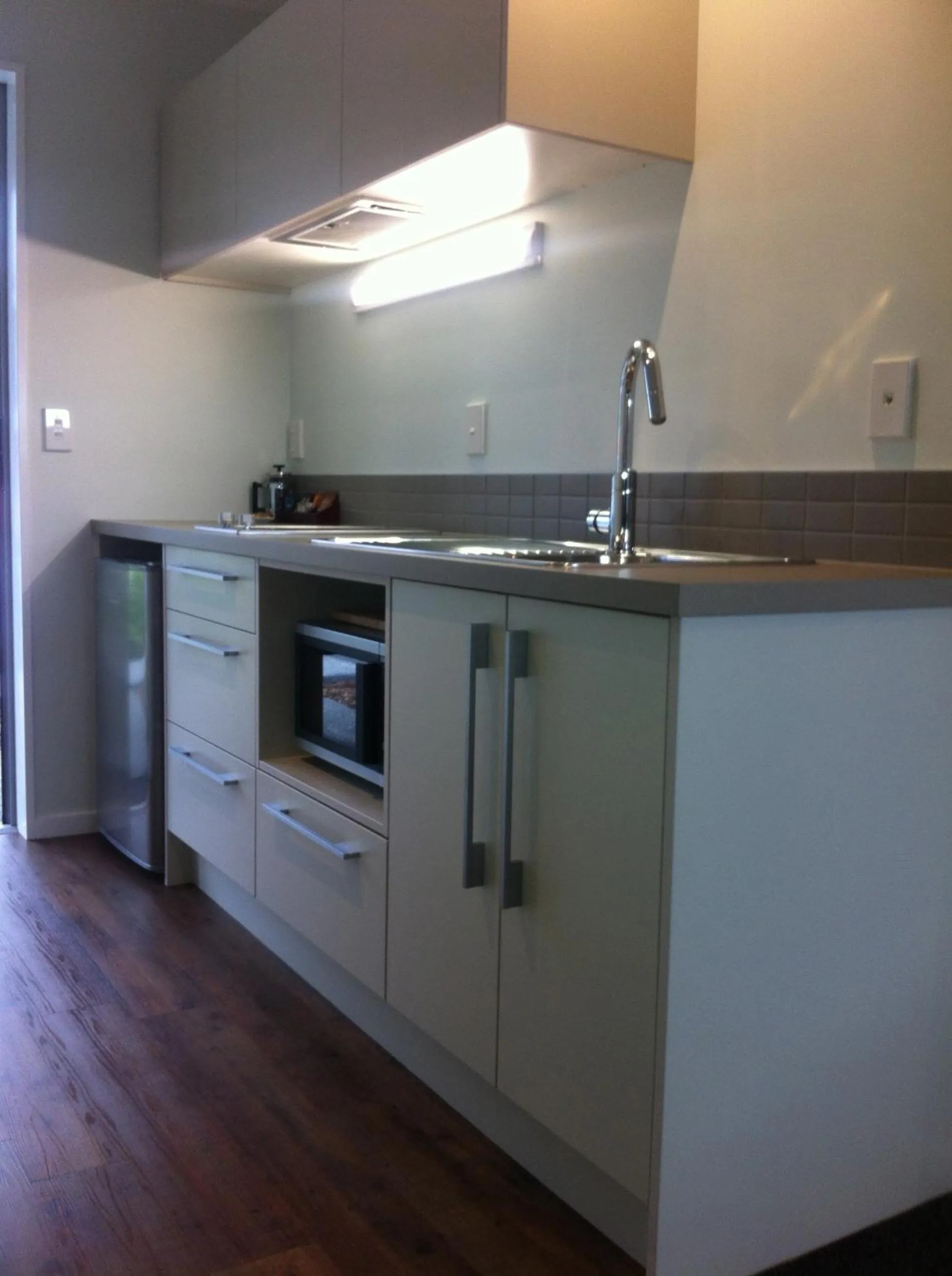 Kitchen or kitchenette in Darfield Motel