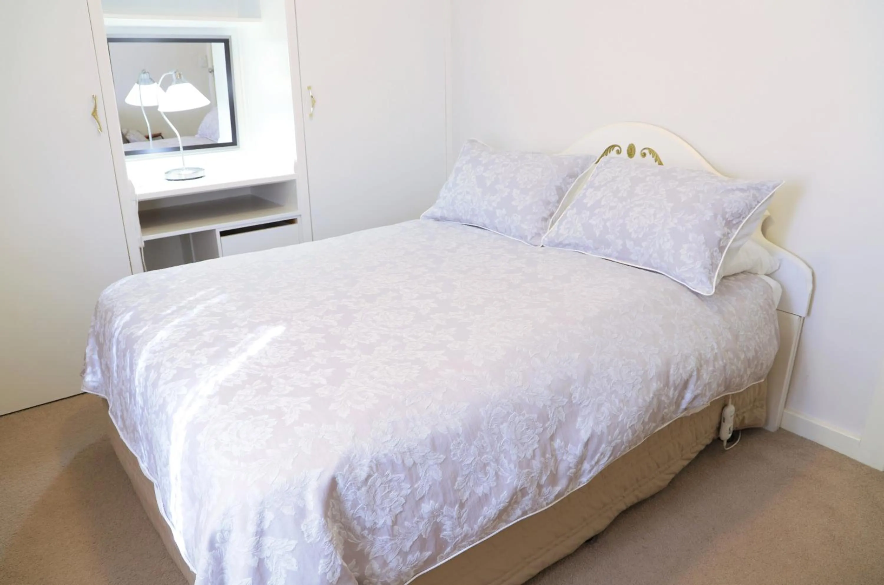 Bed in Capon Cottage