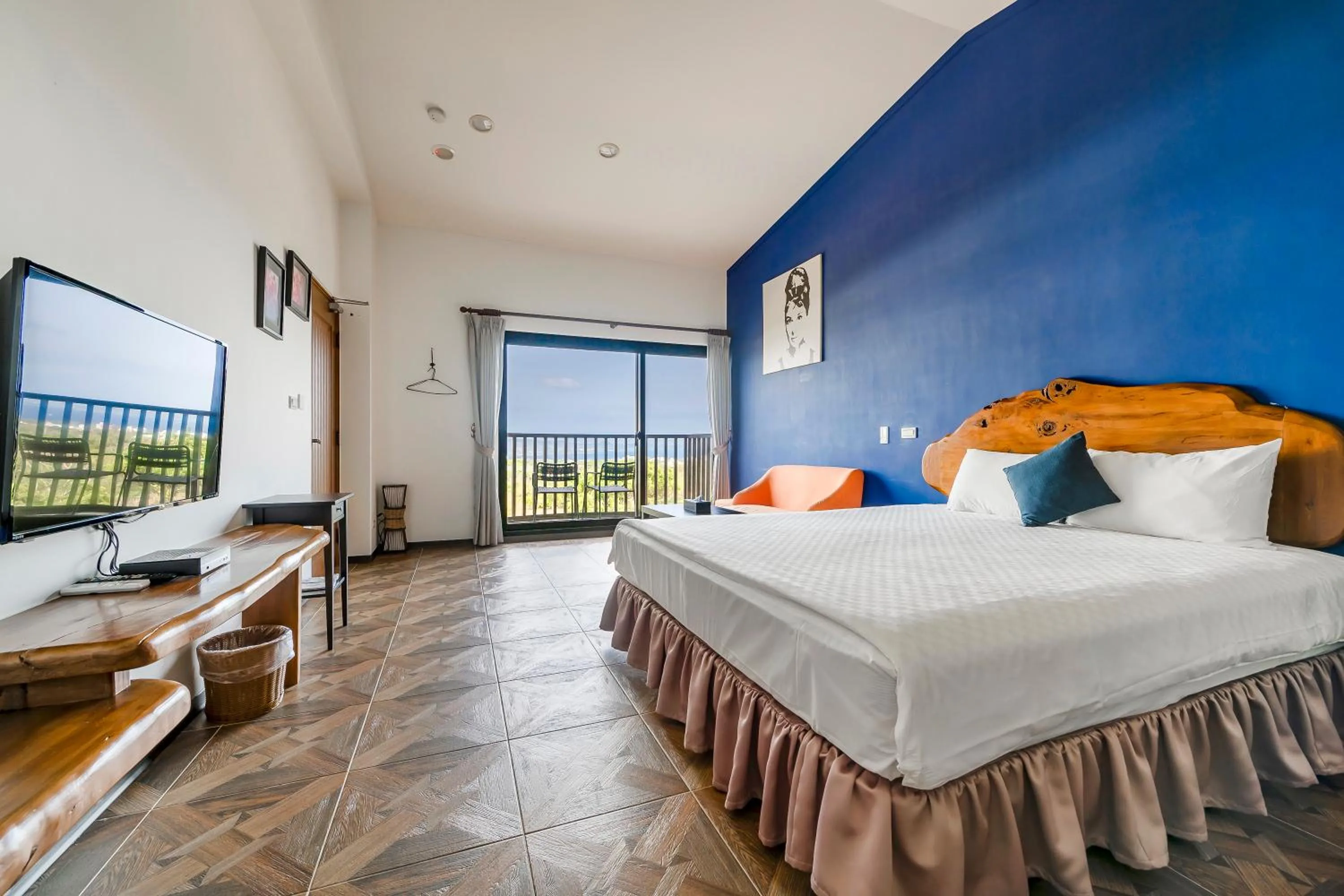 Photo of the whole room, Bed in Kavana Cottage