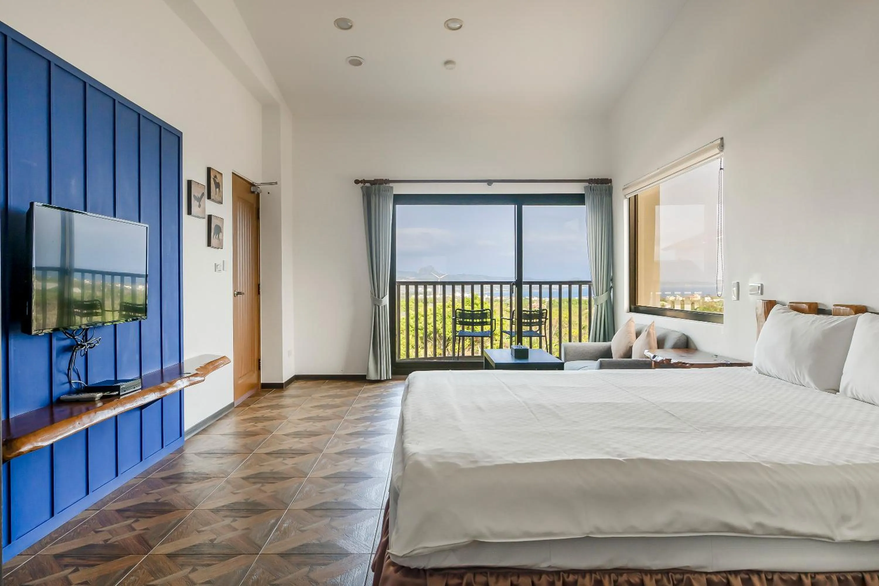 Photo of the whole room, Bed in Kavana Cottage