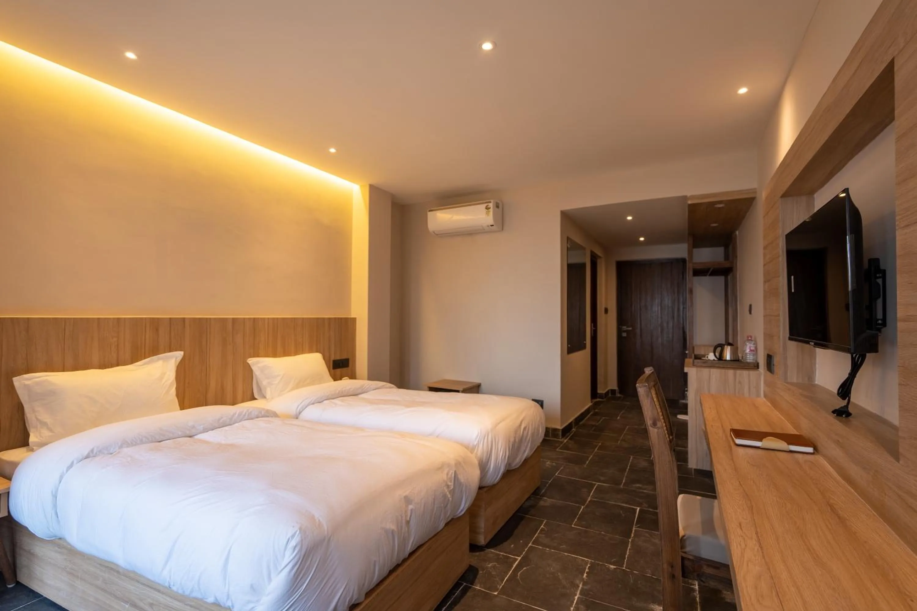 Bed in Nana Mountain Resort Mt Annapurna View