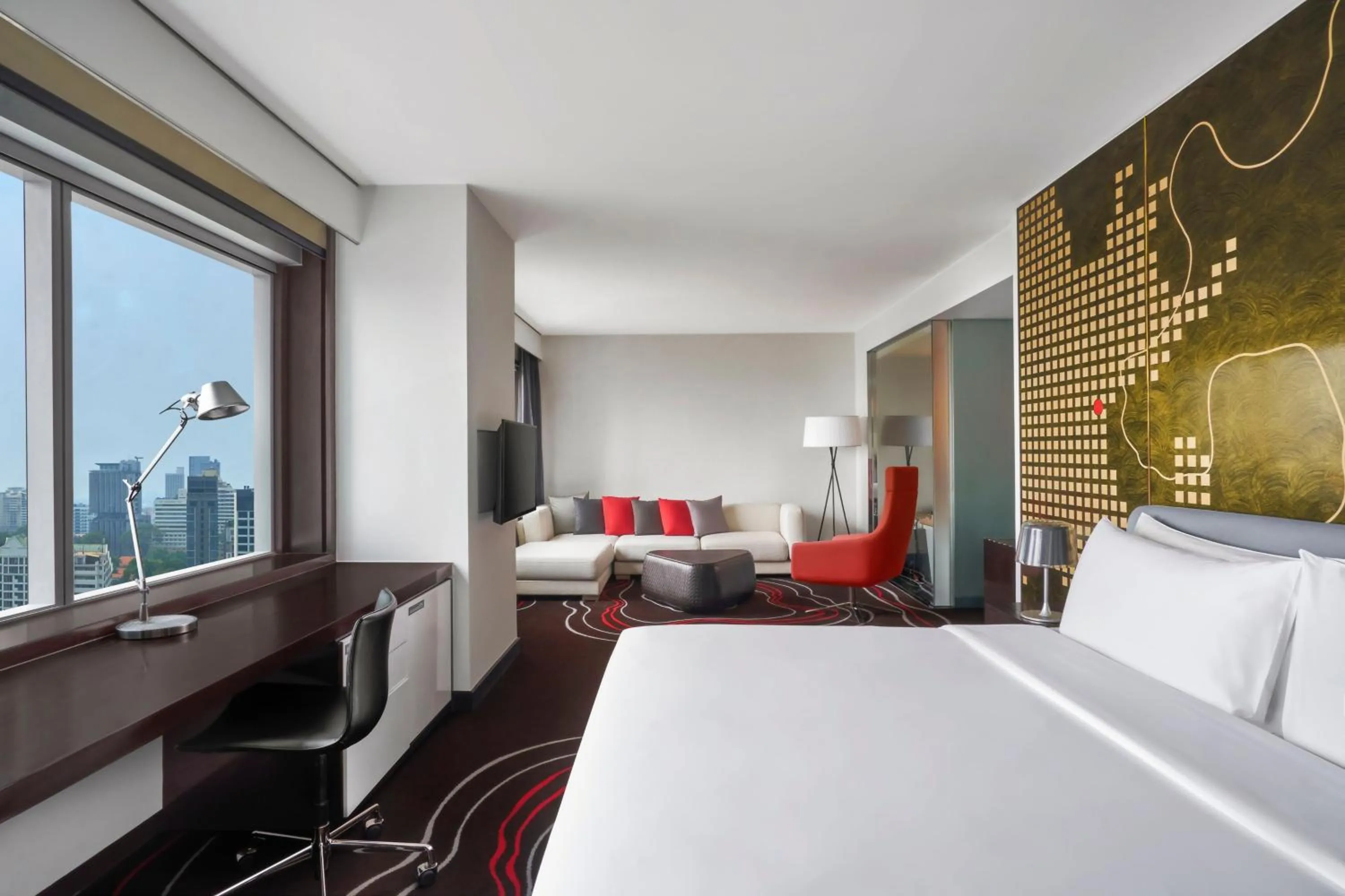 Photo of the whole room, Bed in Le Meridien Saigon