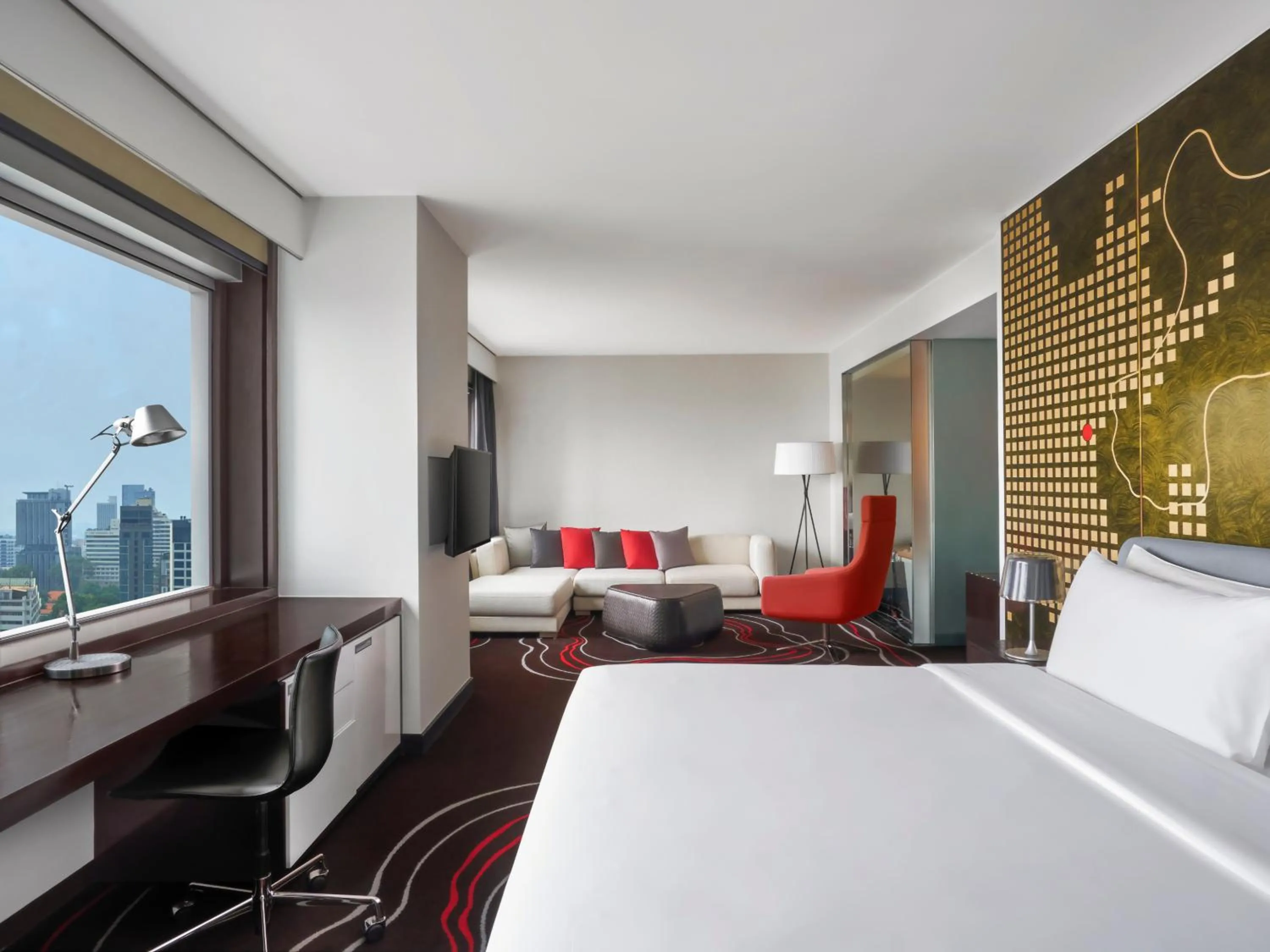 Bedroom, Bed in Le Meridien Saigon