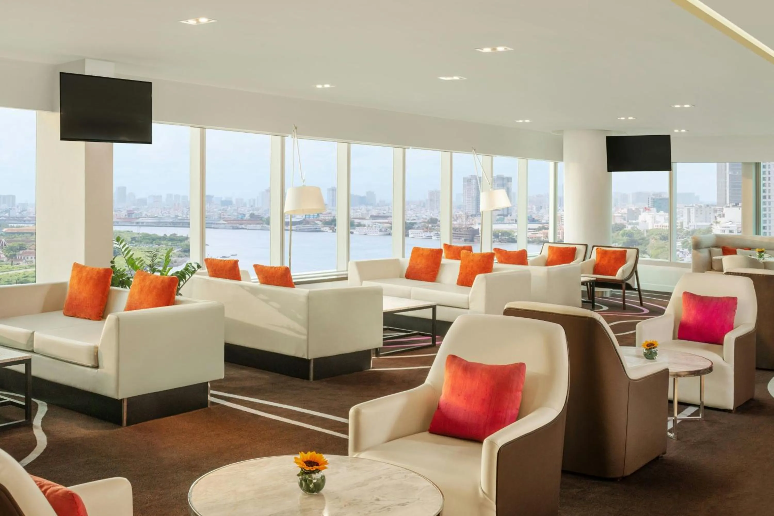 Lounge or bar in Le Meridien Saigon