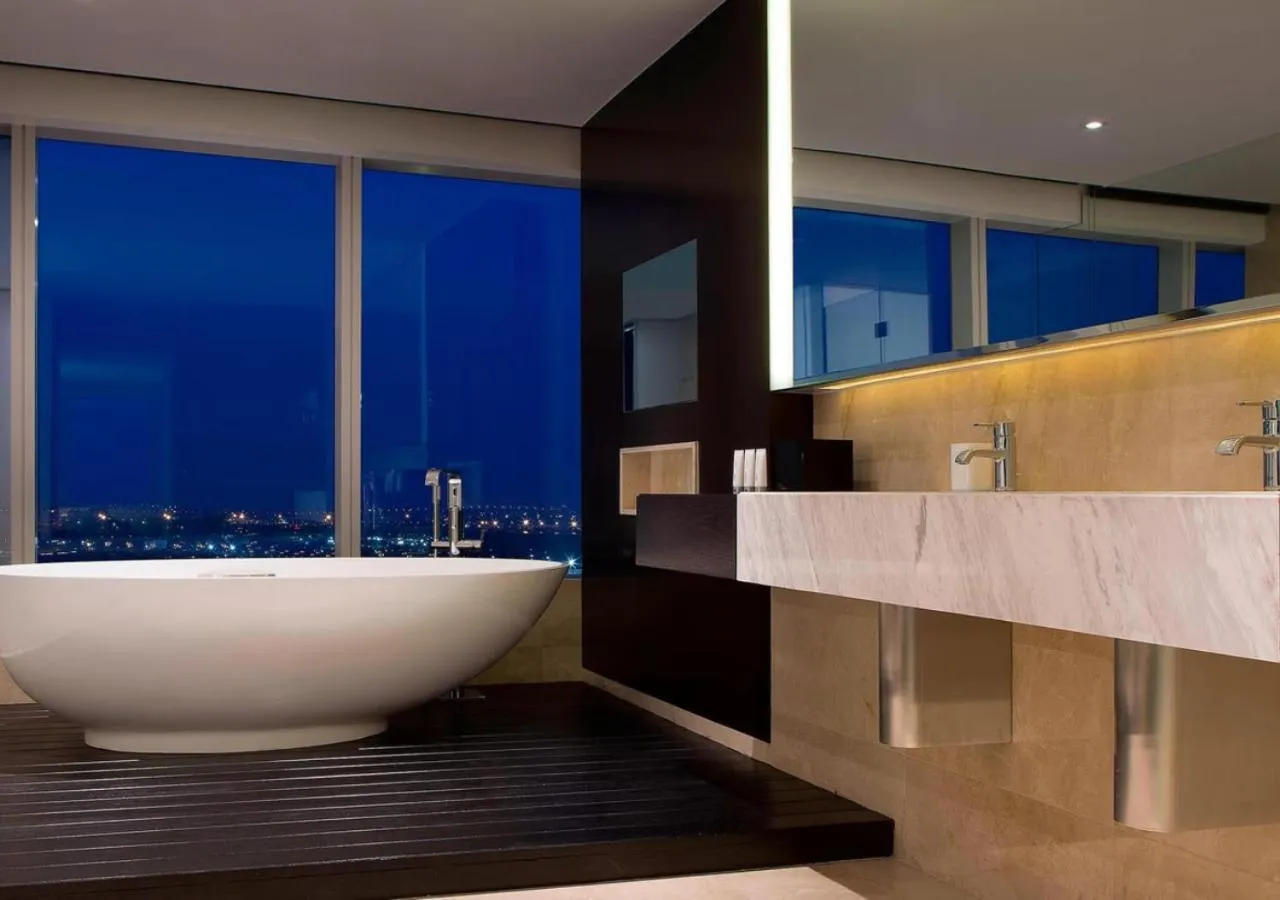 Bathroom in Le Meridien Saigon