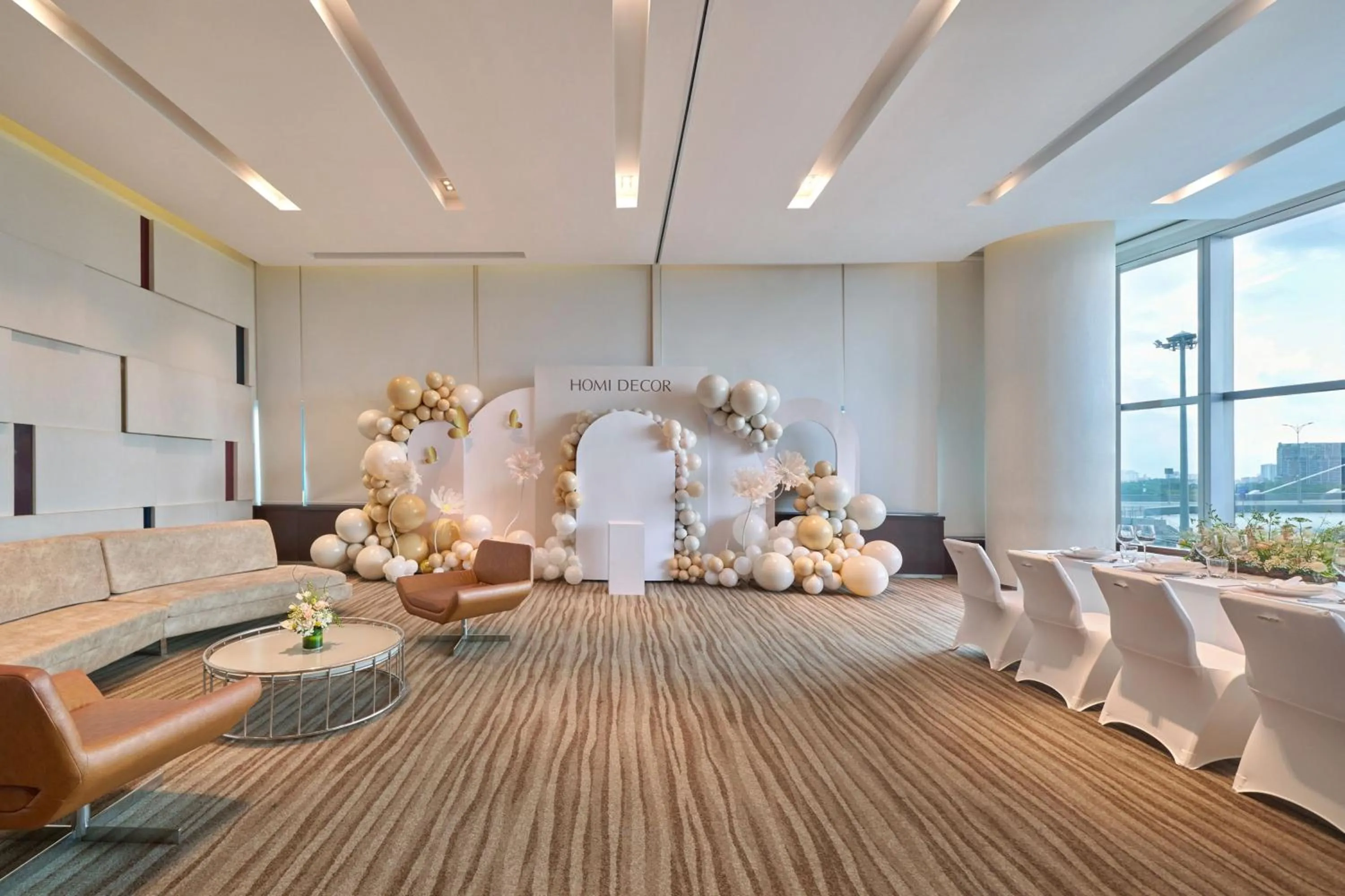 Lobby or reception in Le Meridien Saigon