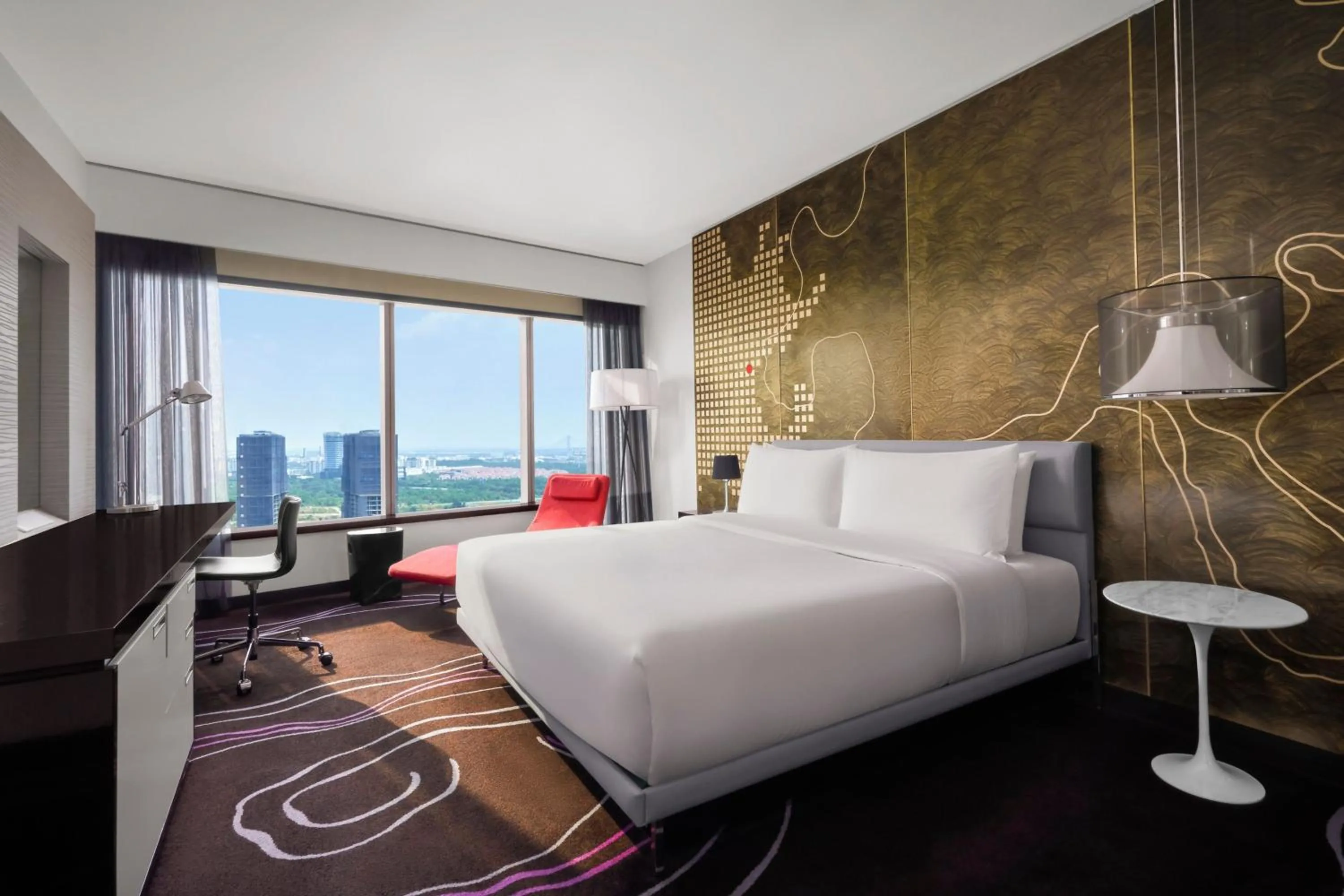 Photo of the whole room, Bed in Le Meridien Saigon