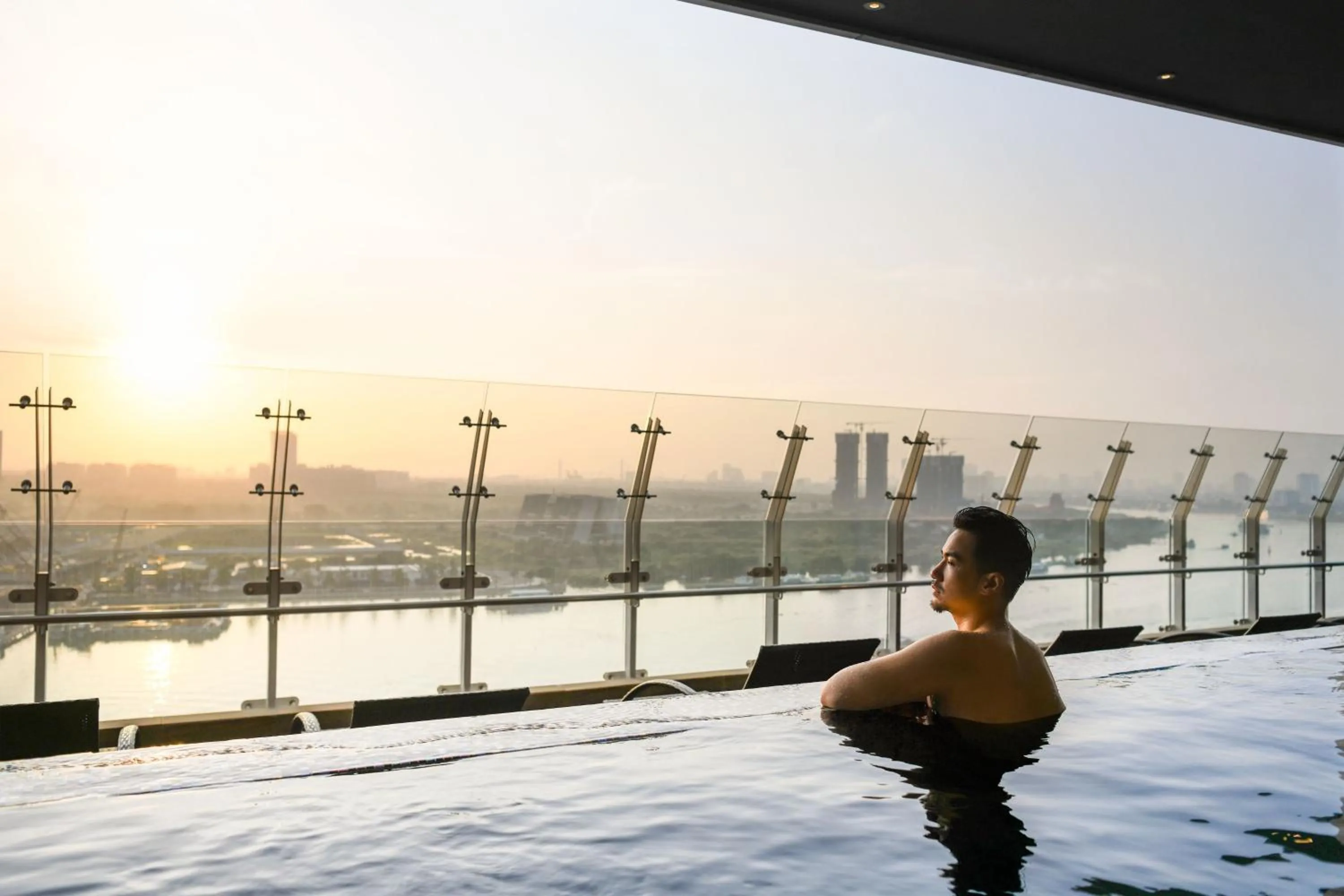 Swimming pool in Le Meridien Saigon