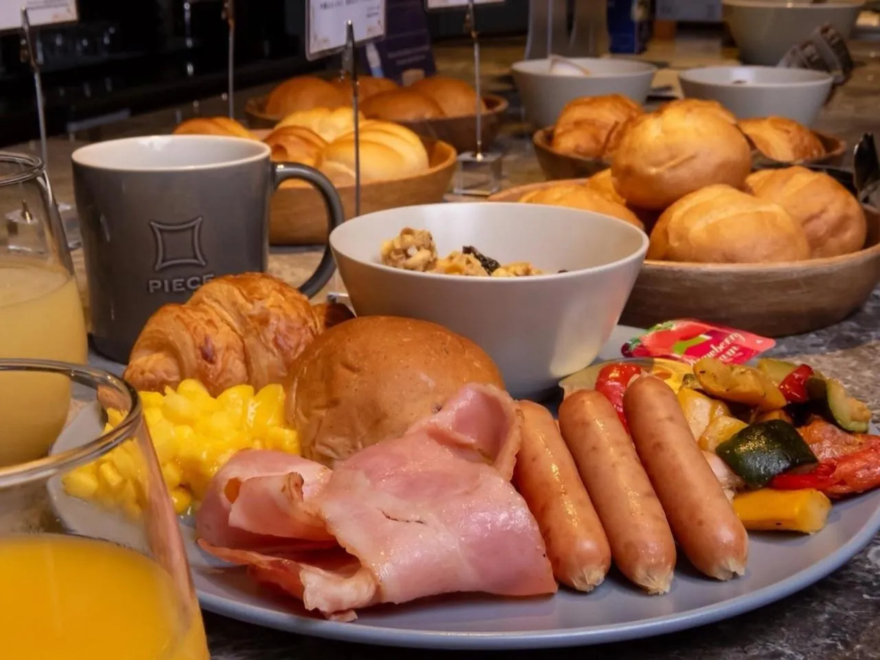 Breakfast in Piece Hostel Sanjo