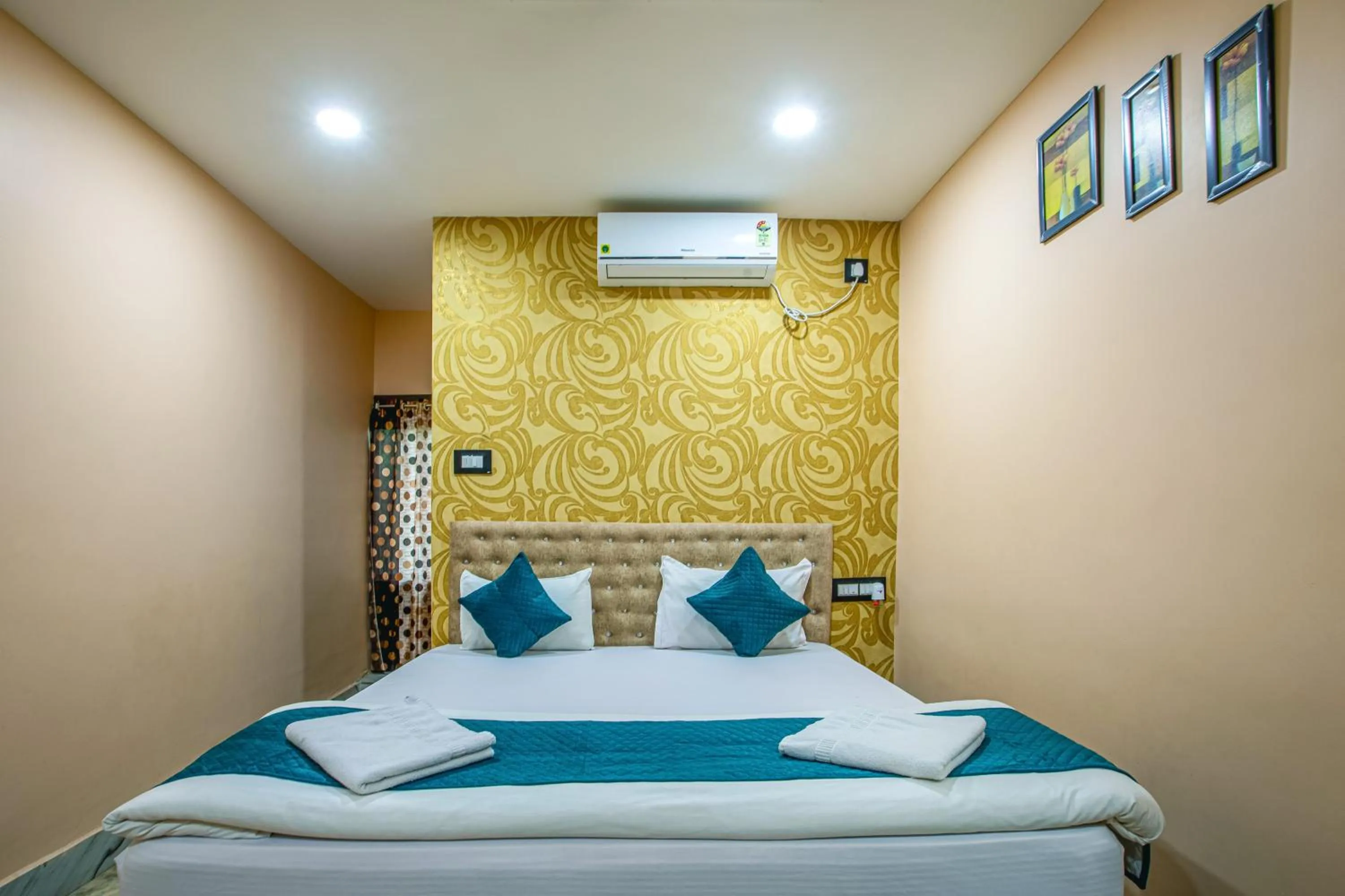 Photo of the whole room in Silver Star Residency