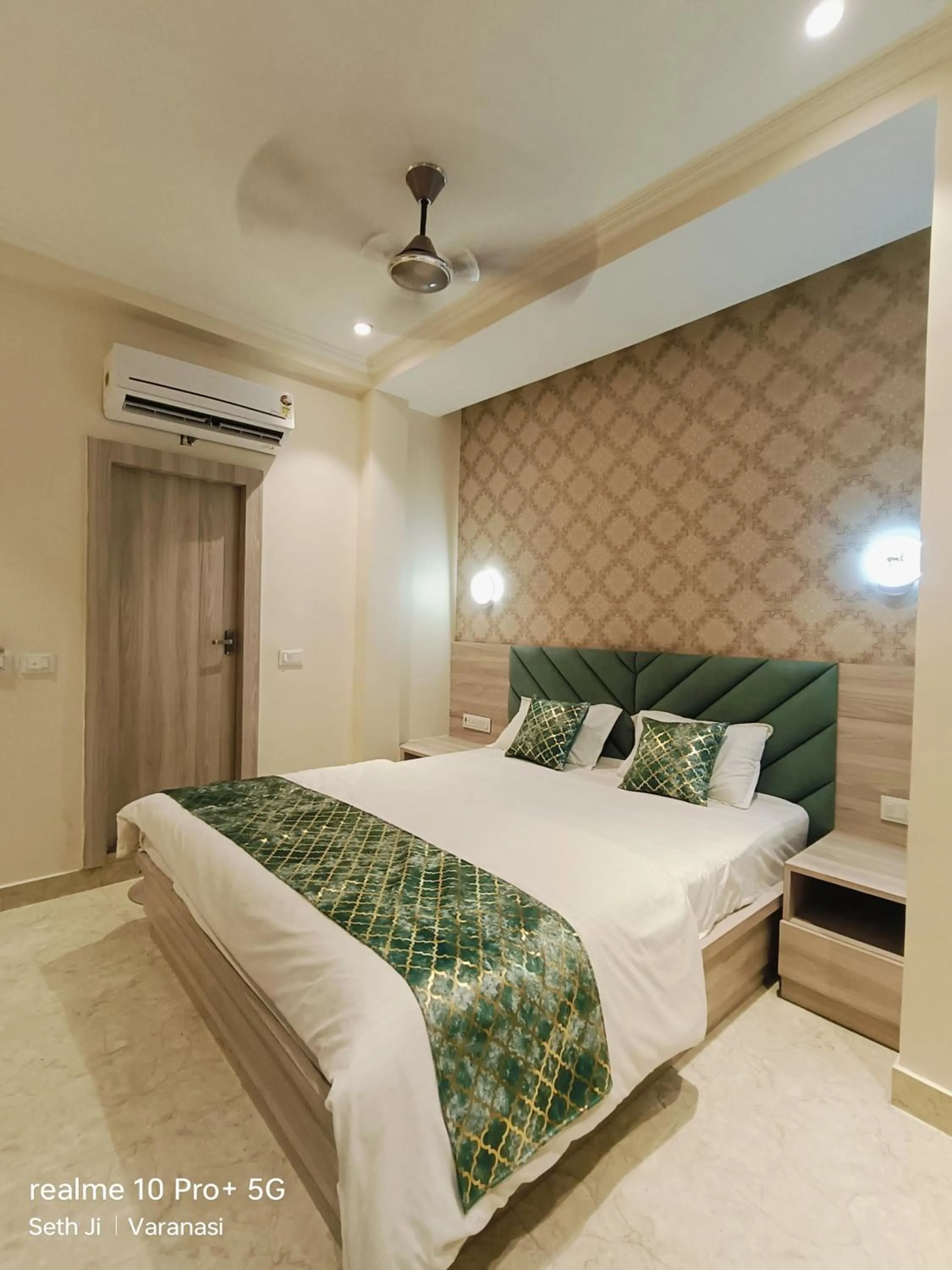 Bed in Hotel H inn