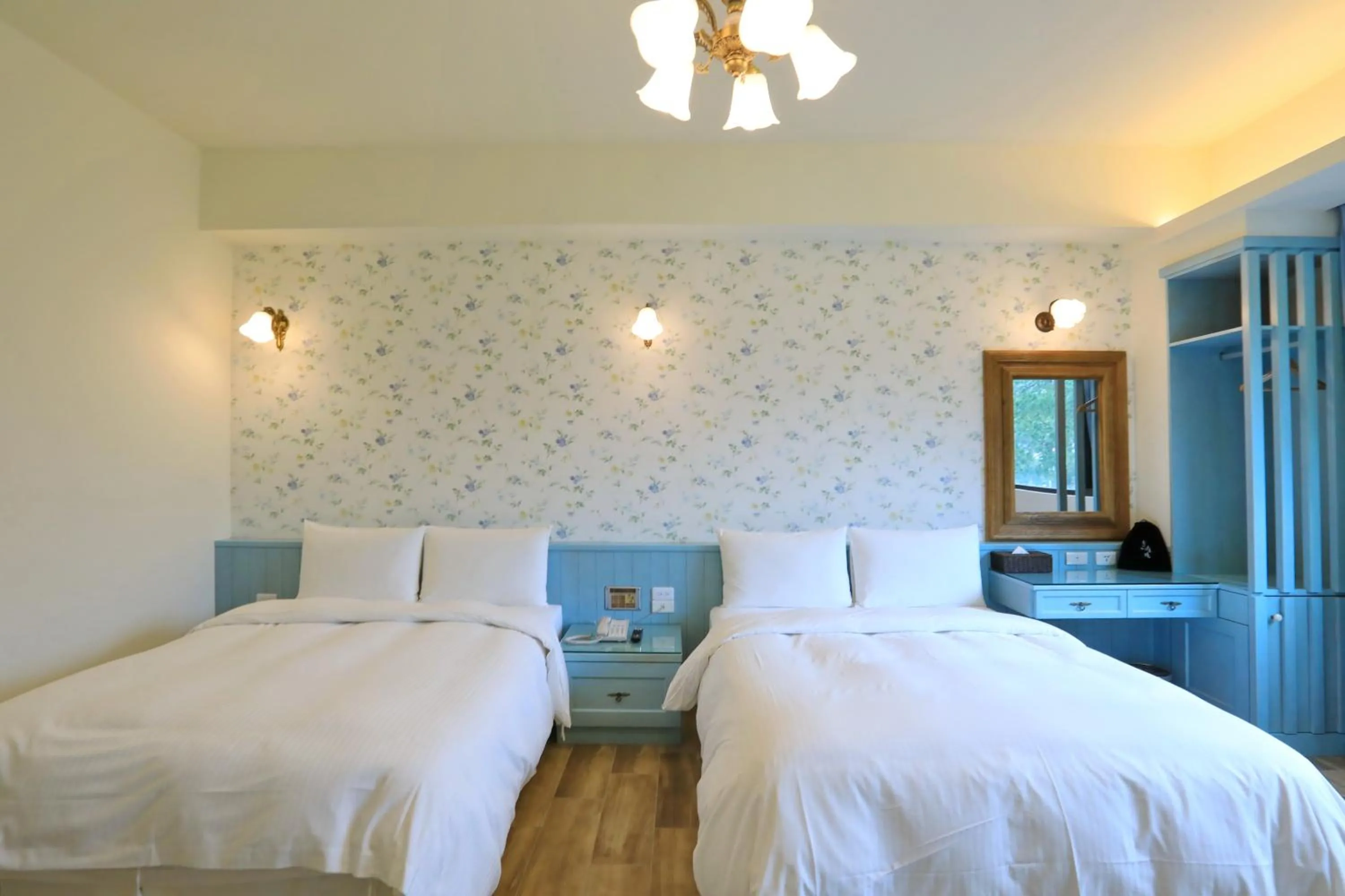 Photo of the whole room, Bed in Yo Shen Jing Resorts