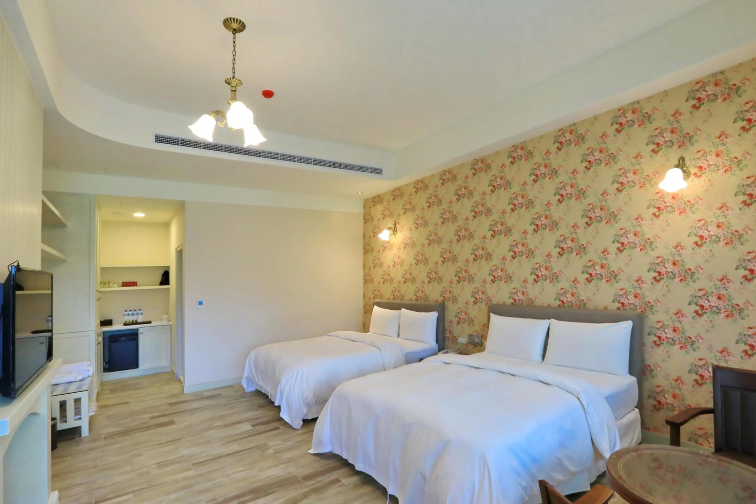 Photo of the whole room, Bed in Yo Shen Jing Resorts