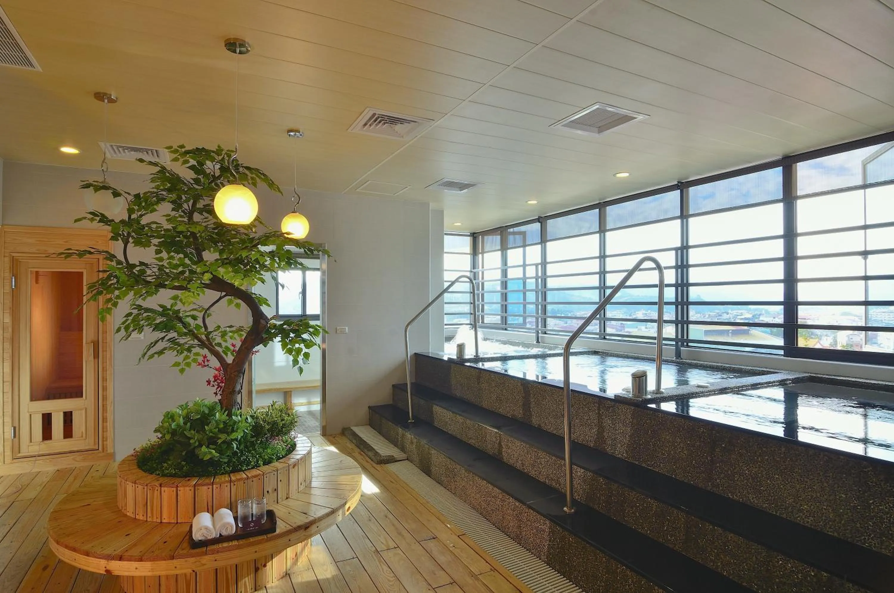 Swimming pool in Hotel Modern Puli