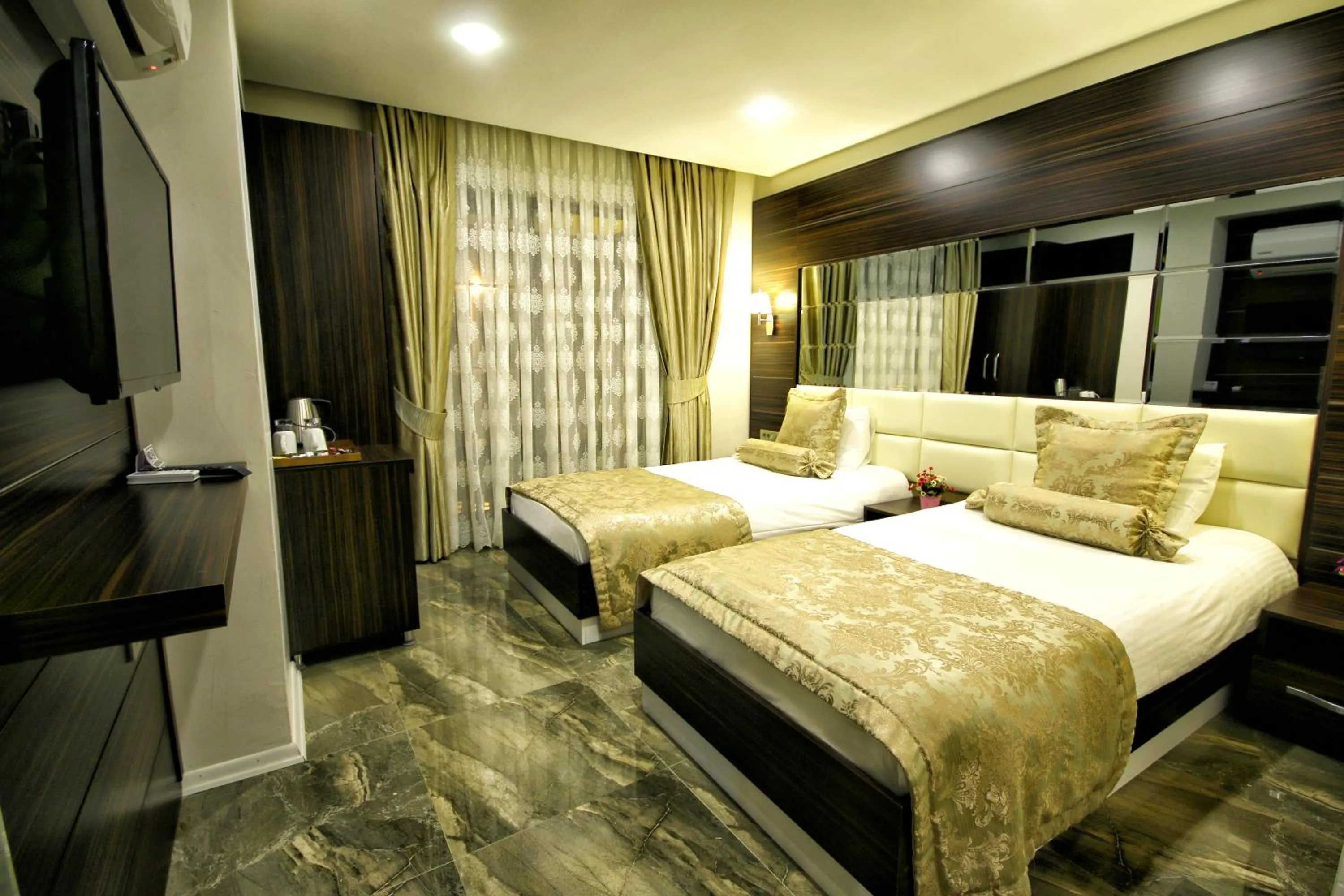 Photo of the whole room, Bed in Venus Suite Hotel