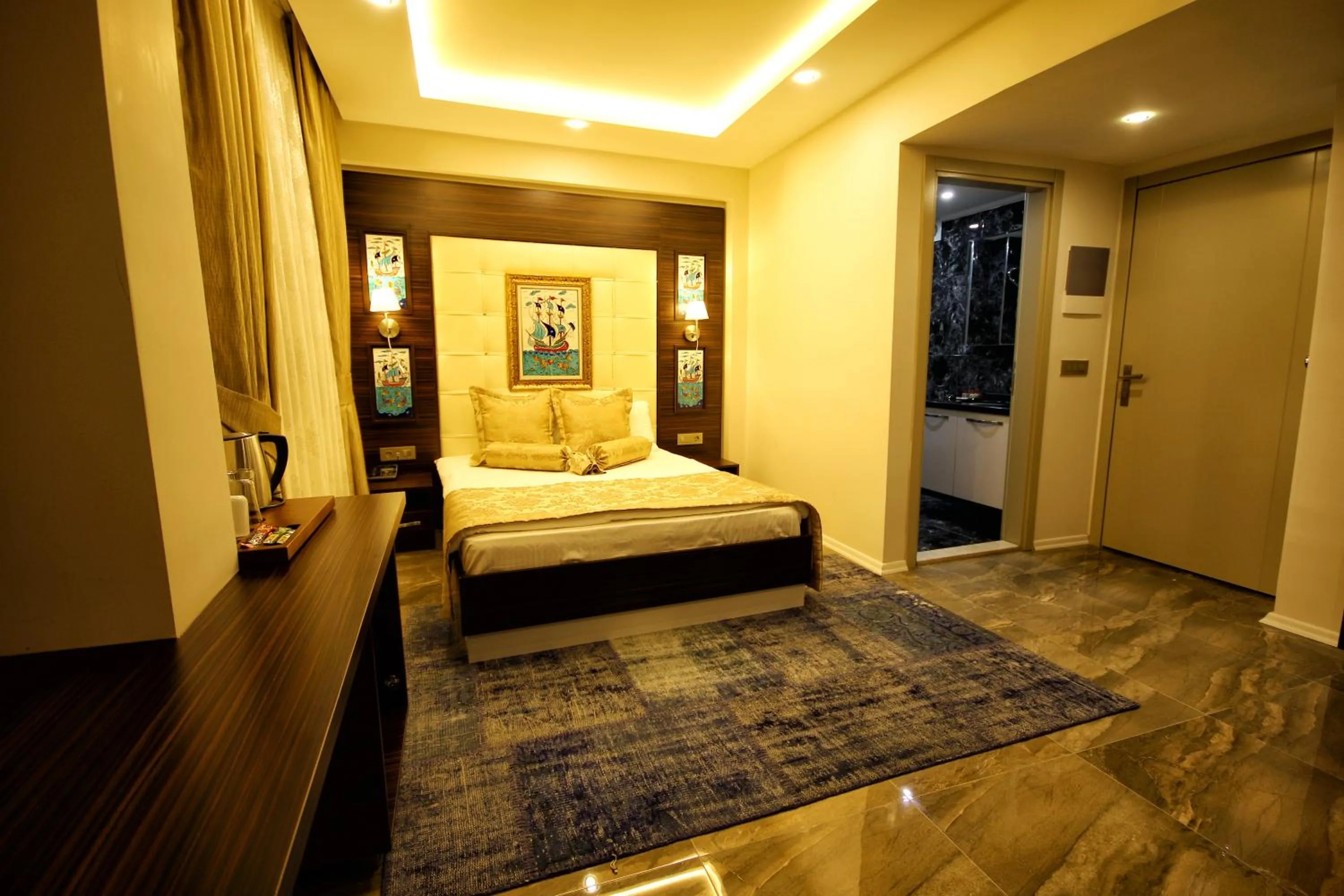Photo of the whole room, Bed in Venus Suite Hotel