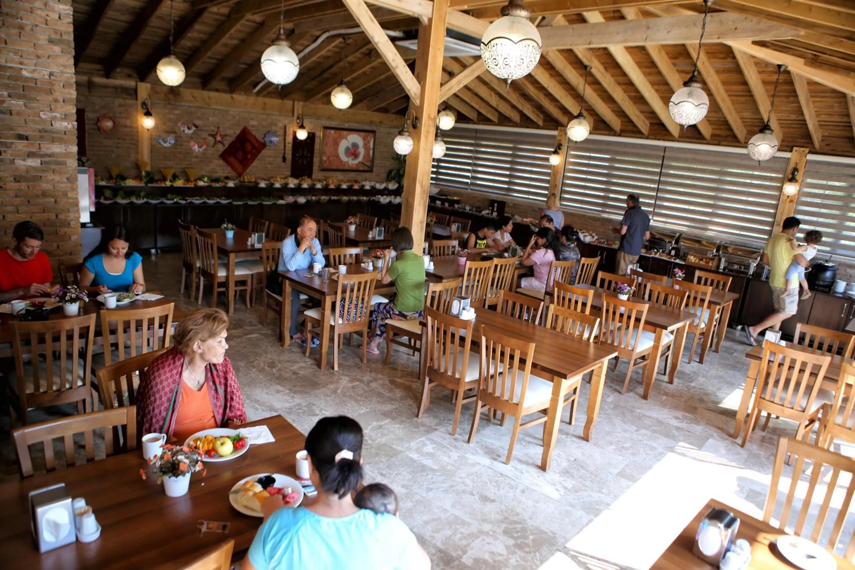 Restaurant/places to eat in Venus Suite Hotel