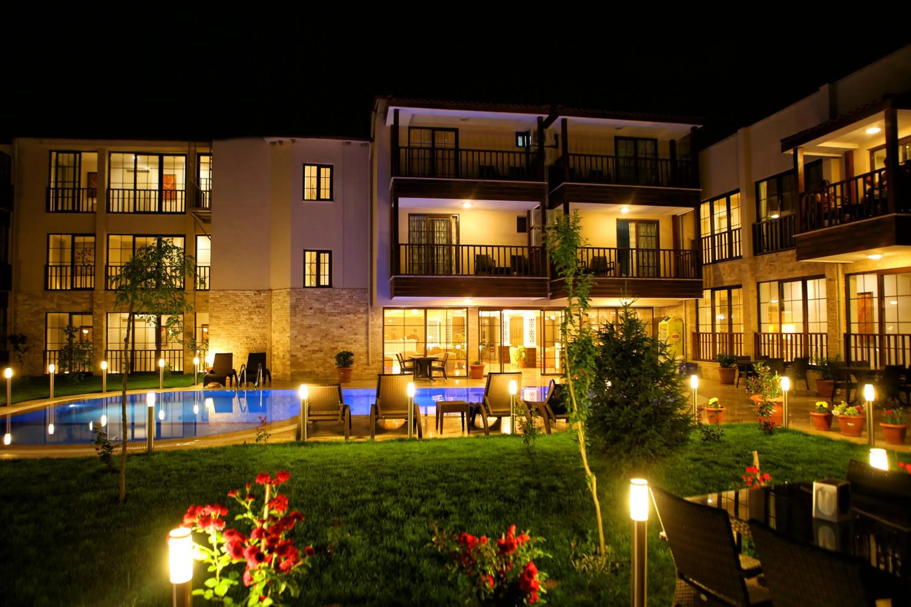 Restaurant/places to eat in Venus Suite Hotel