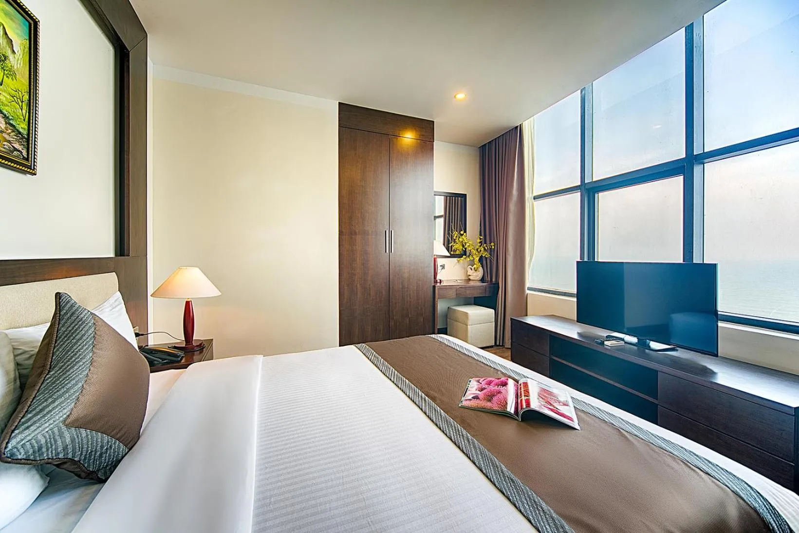 Text overlay, Bed in Muong Thanh Grand Cua Lo Hotel