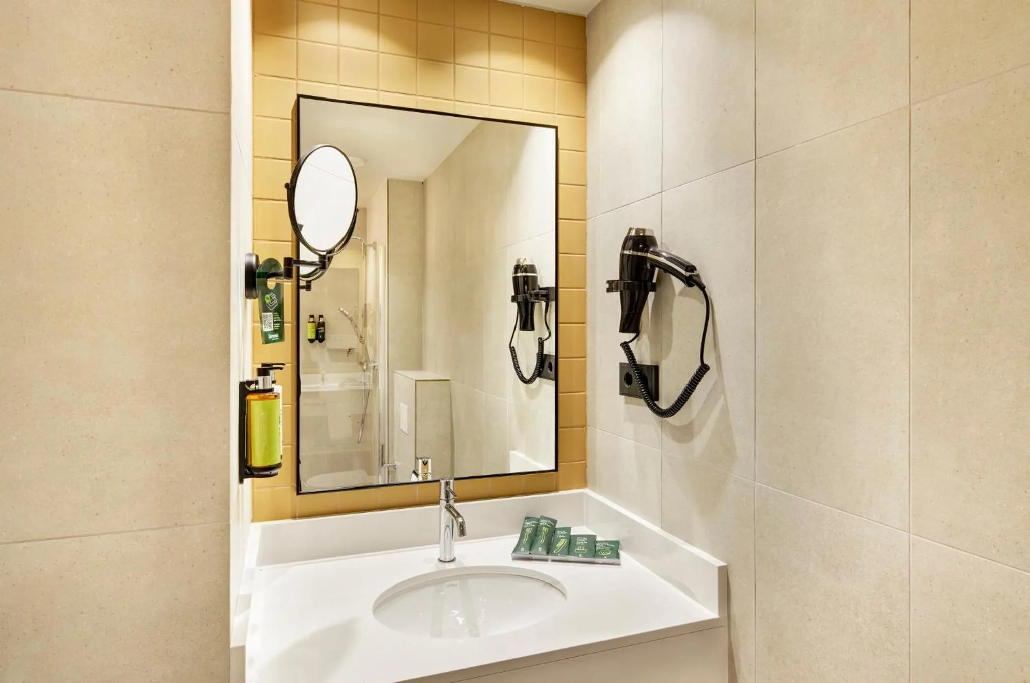 Photo of the whole room in Sercotel Barcelona El Prat