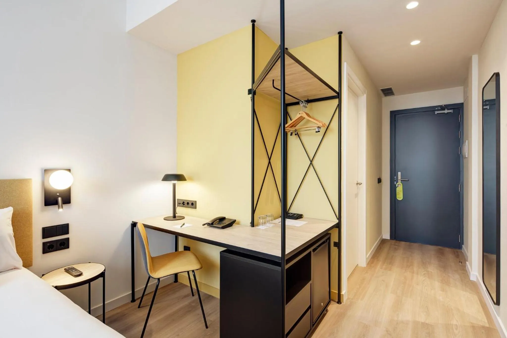 Photo of the whole room, Bed in Sercotel Barcelona El Prat