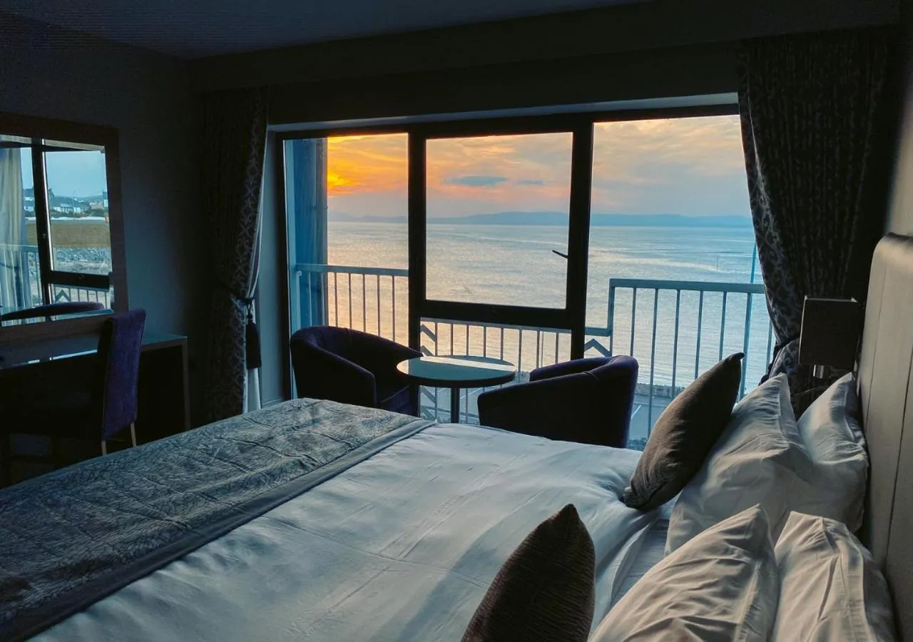 View (from property/room), Bed in Allingham Arms Hotel