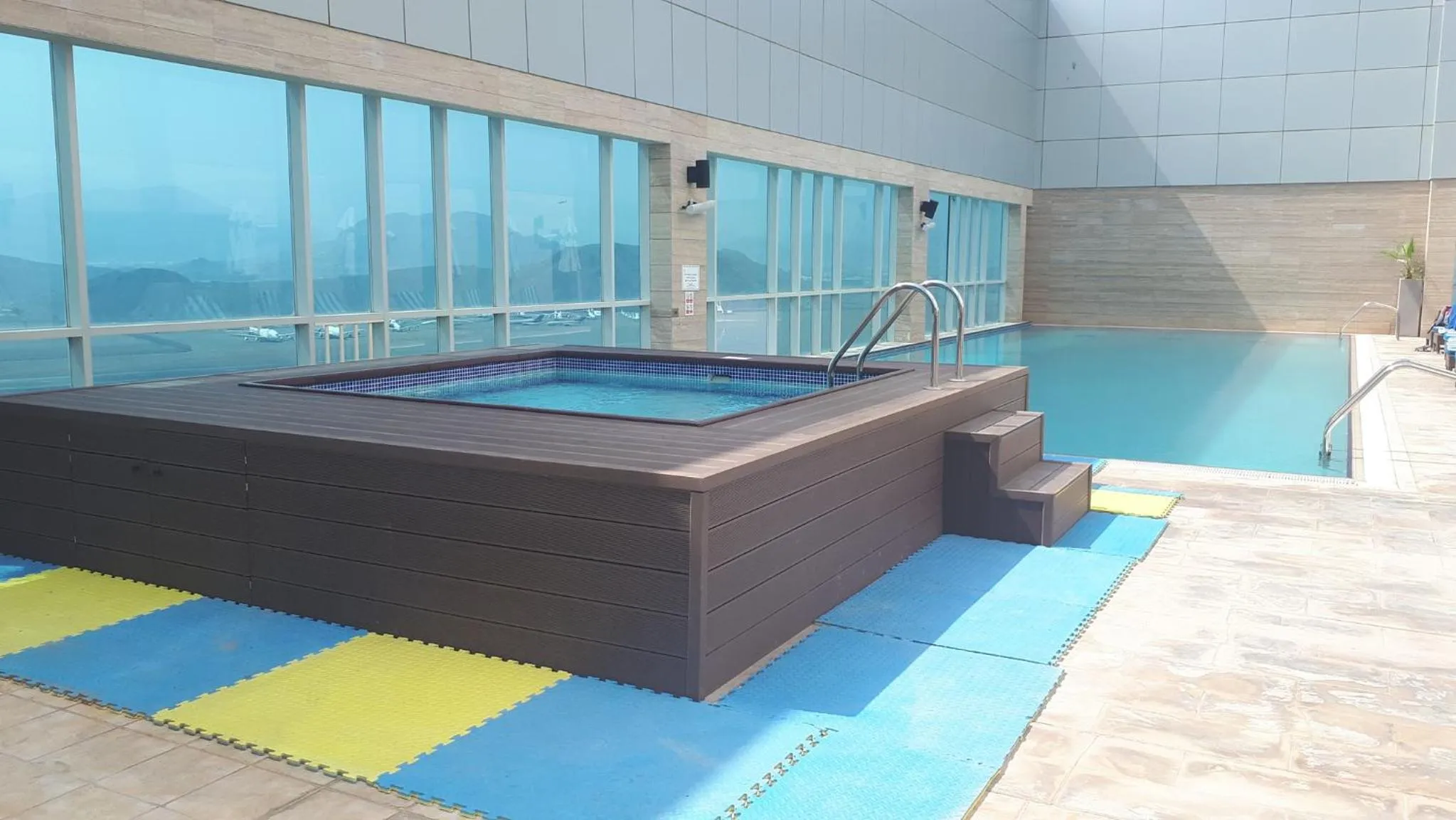 Swimming pool in Royal M Hotel Fujairah by Gewan