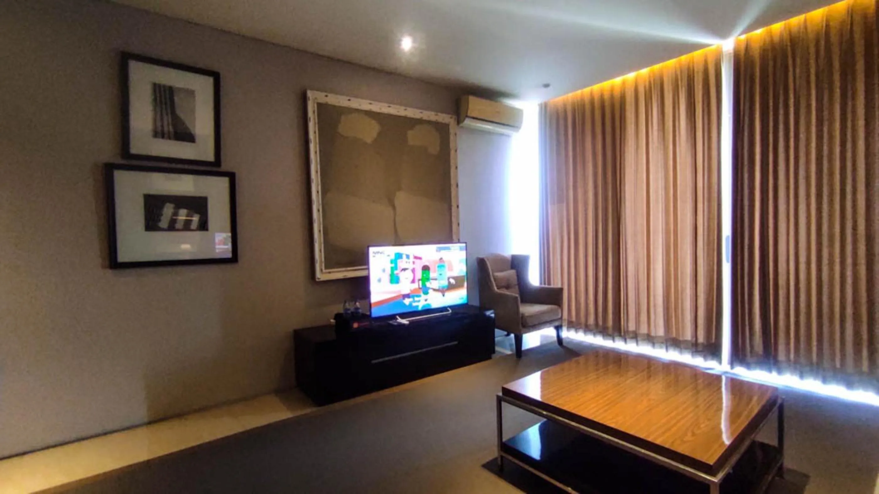 TV and multimedia in Apartment 3BR with River View in City Center at Sumatra36 Surabaya By Travelio