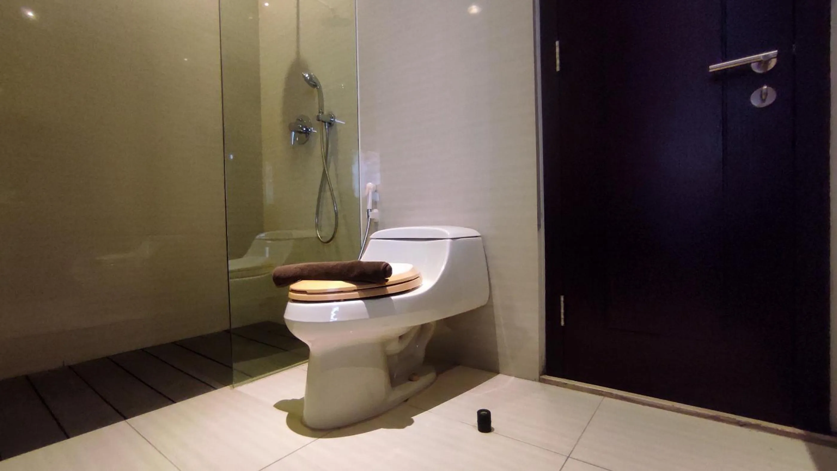 Apartment 3BR with River View in City Center at Sumatra36 Surabaya By Travelio